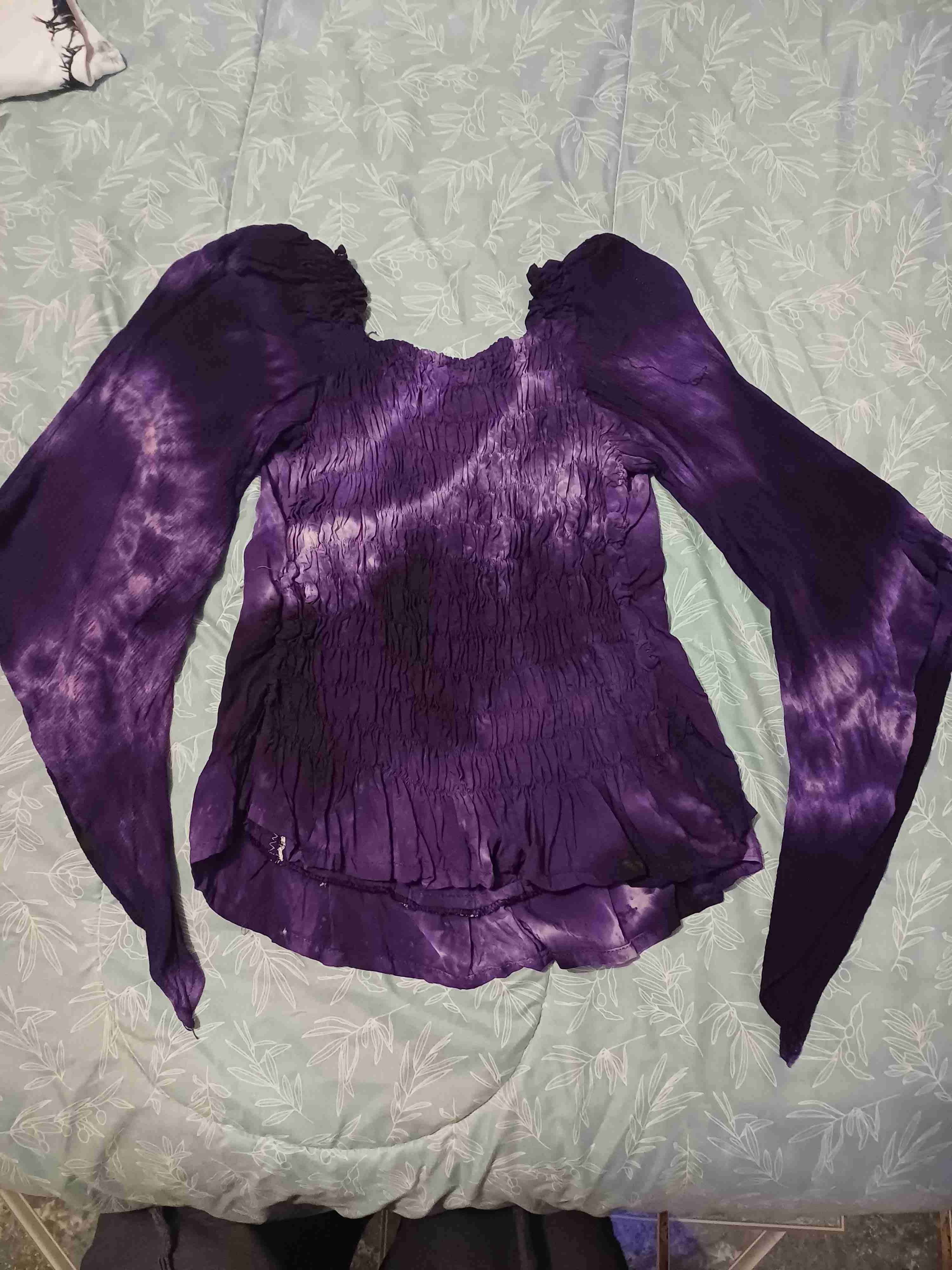 Blusa medieval morada con encaje - miniatura 2