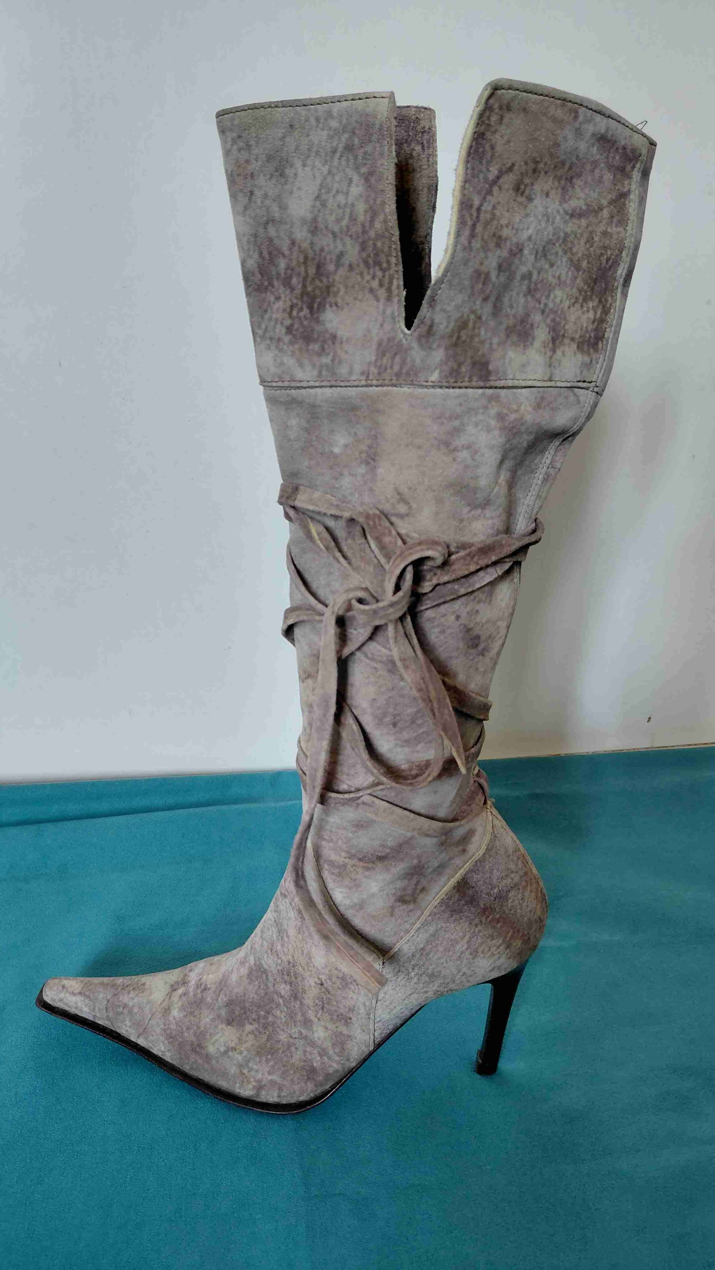 Bota alta exclusiva en punta 100% cuero. - 1