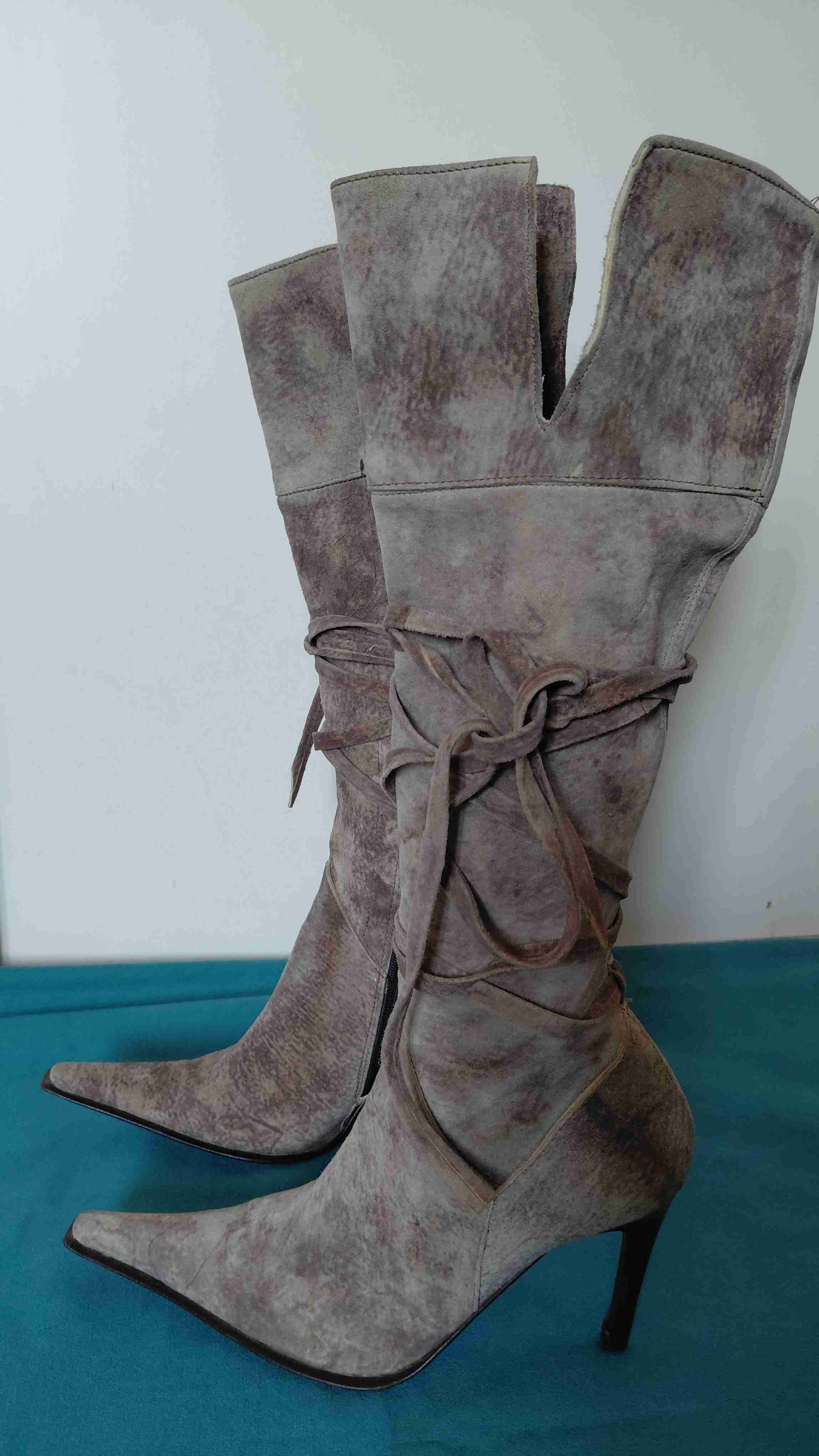 Bota alta exclusiva en punta 100% cuero. - 2