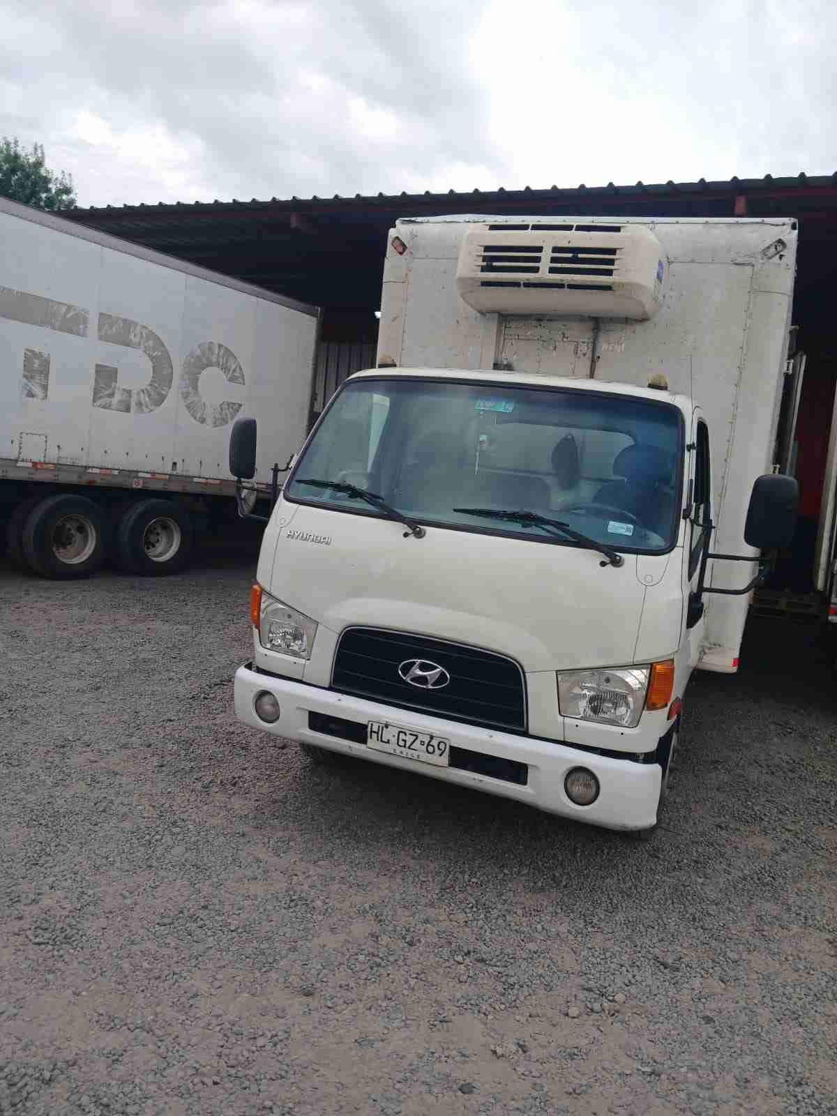 Camión Hyundai refrigerado HD 78 - miniatura 1