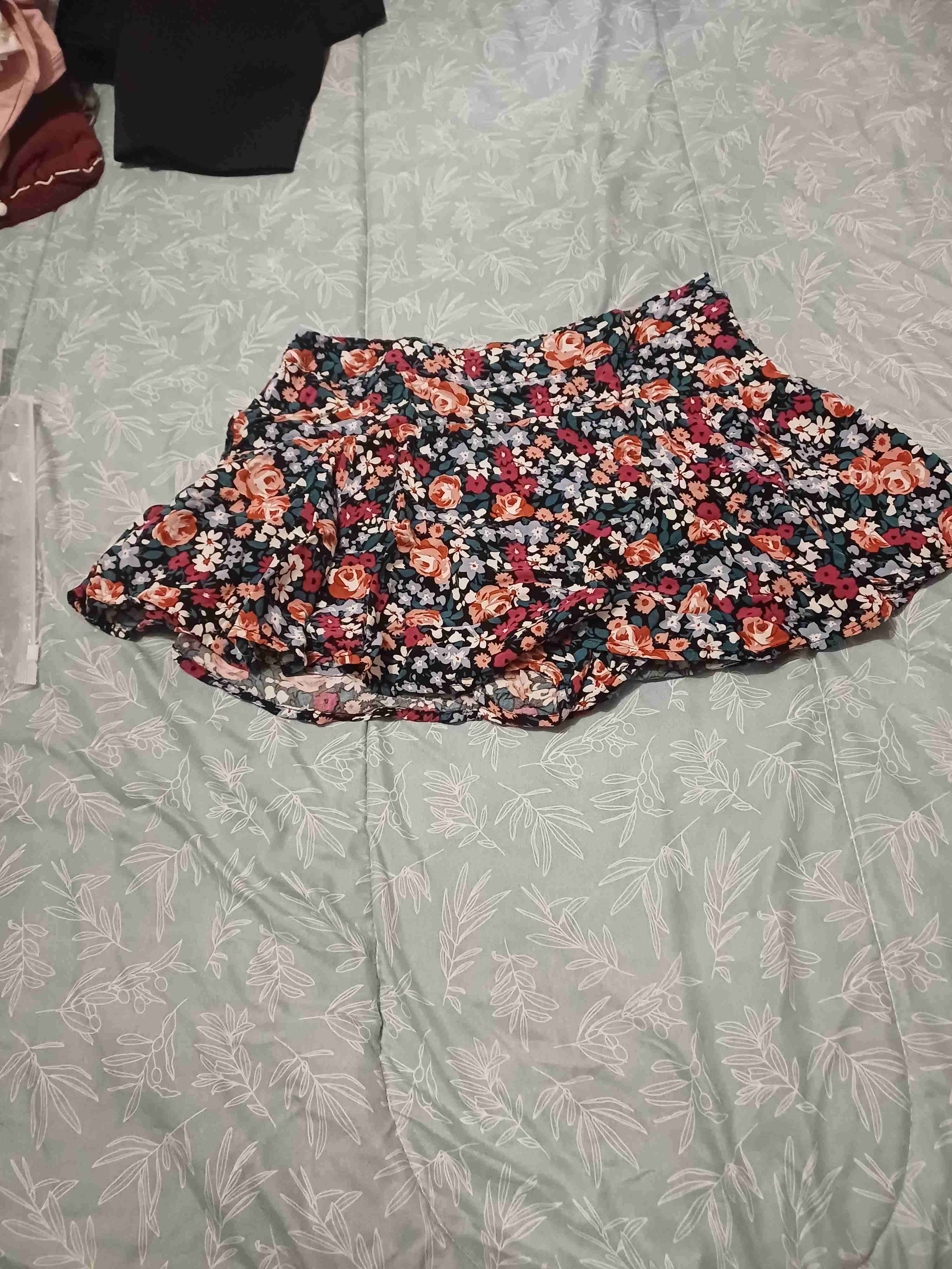 Falda  chor floreada con vuelo - miniatura 1