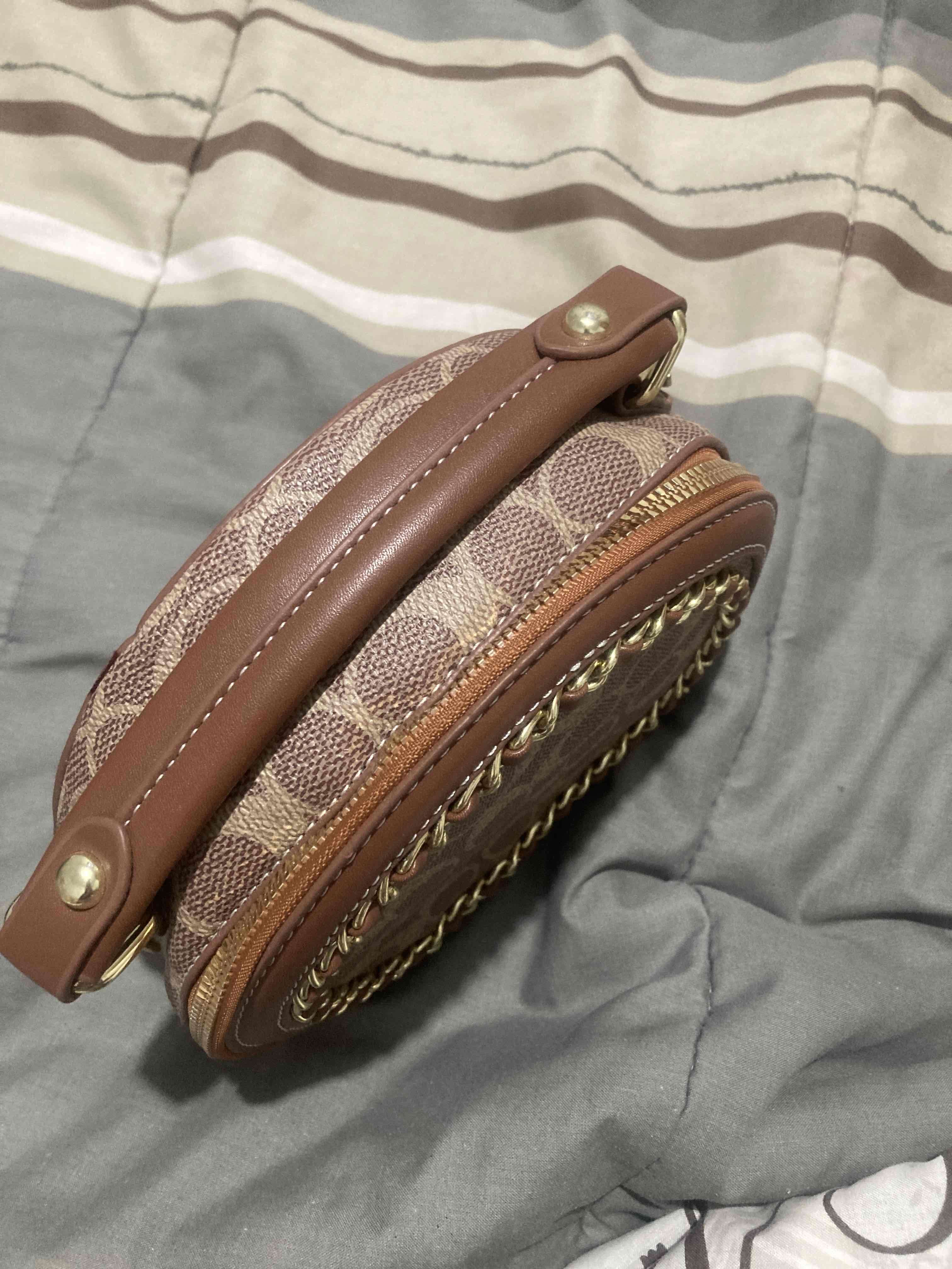 Cartera marrón con diseño estampado - 2