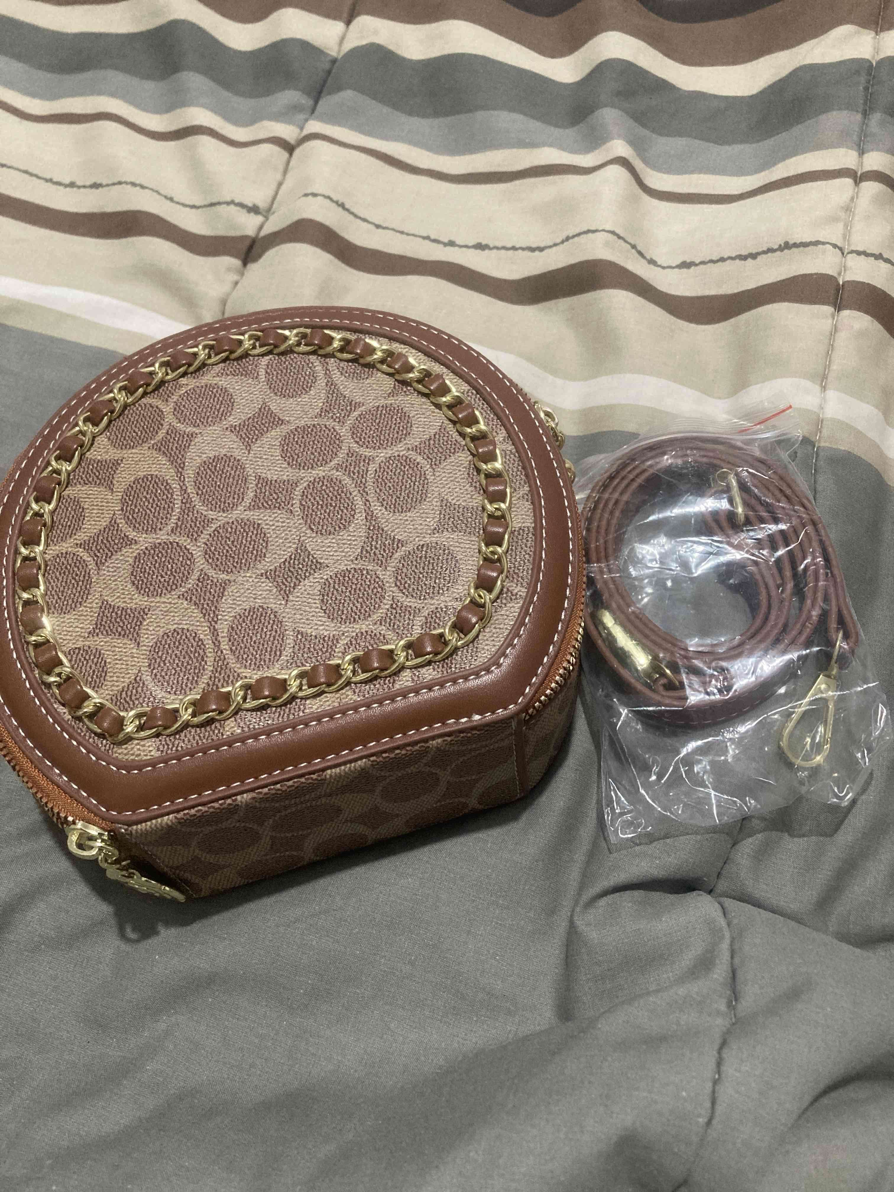 Cartera marrón con diseño estampado - 3