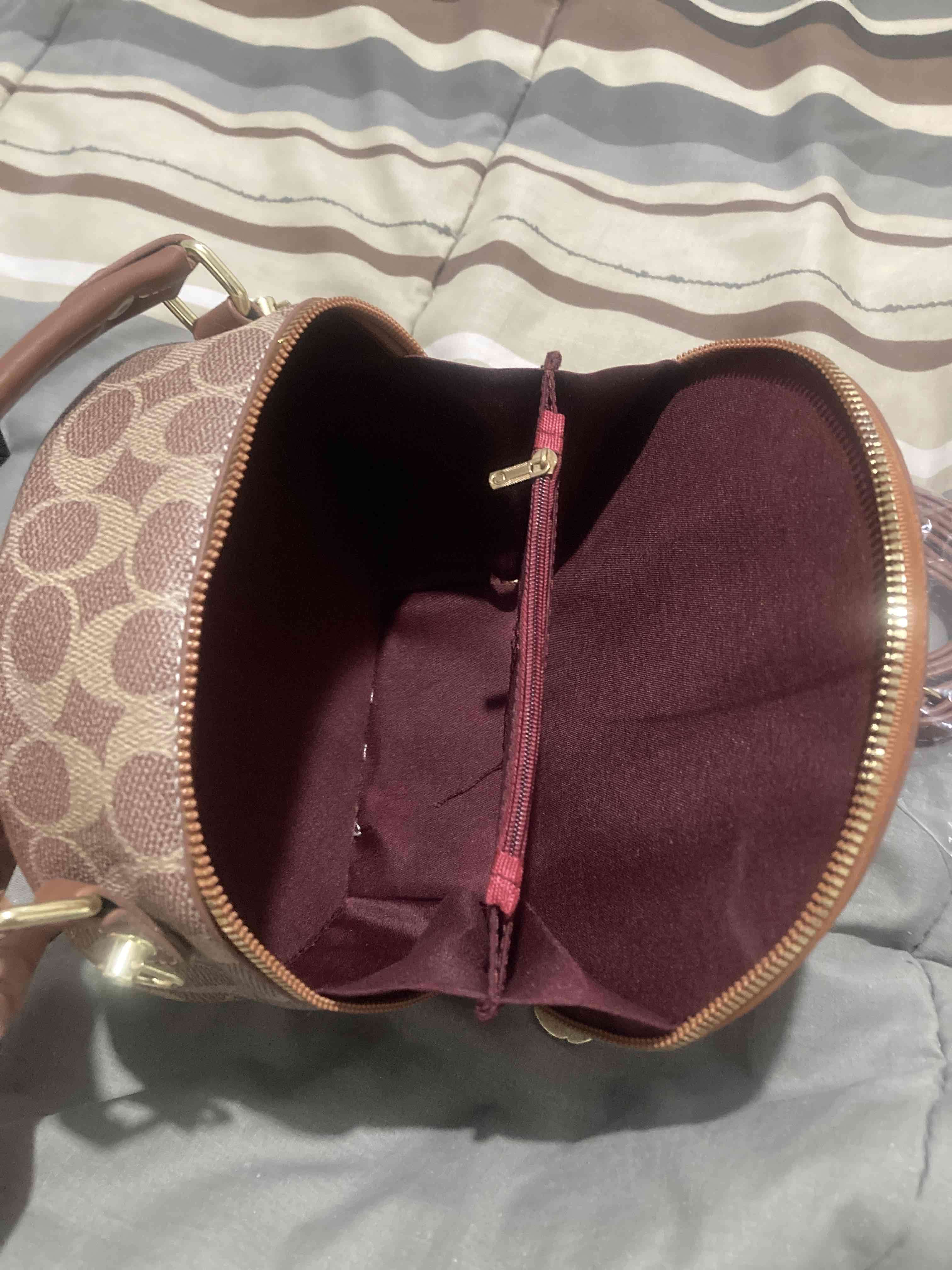 Cartera marrón con diseño estampado - 4