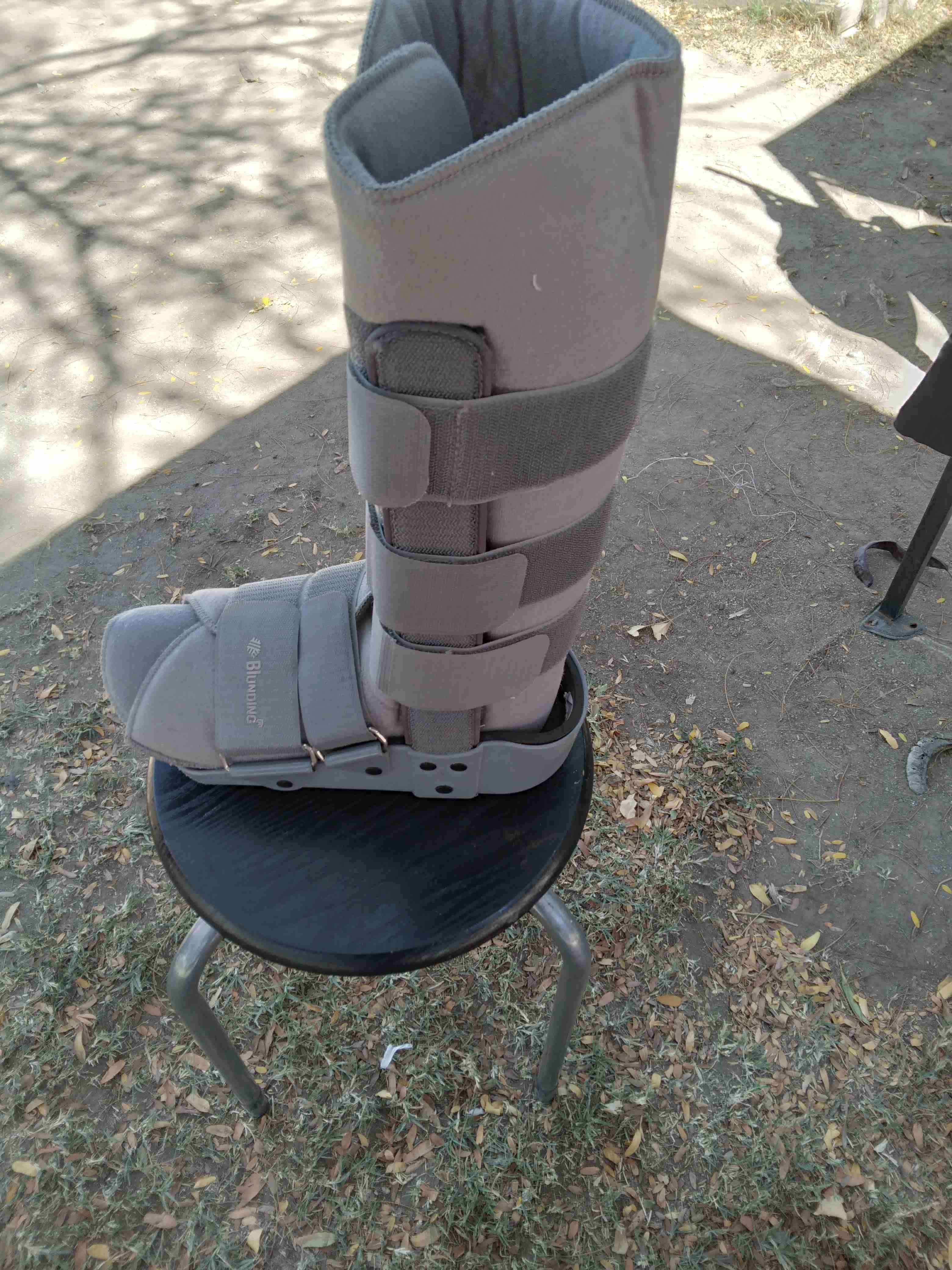 Bota ortopédica ajustable gris - miniatura 1