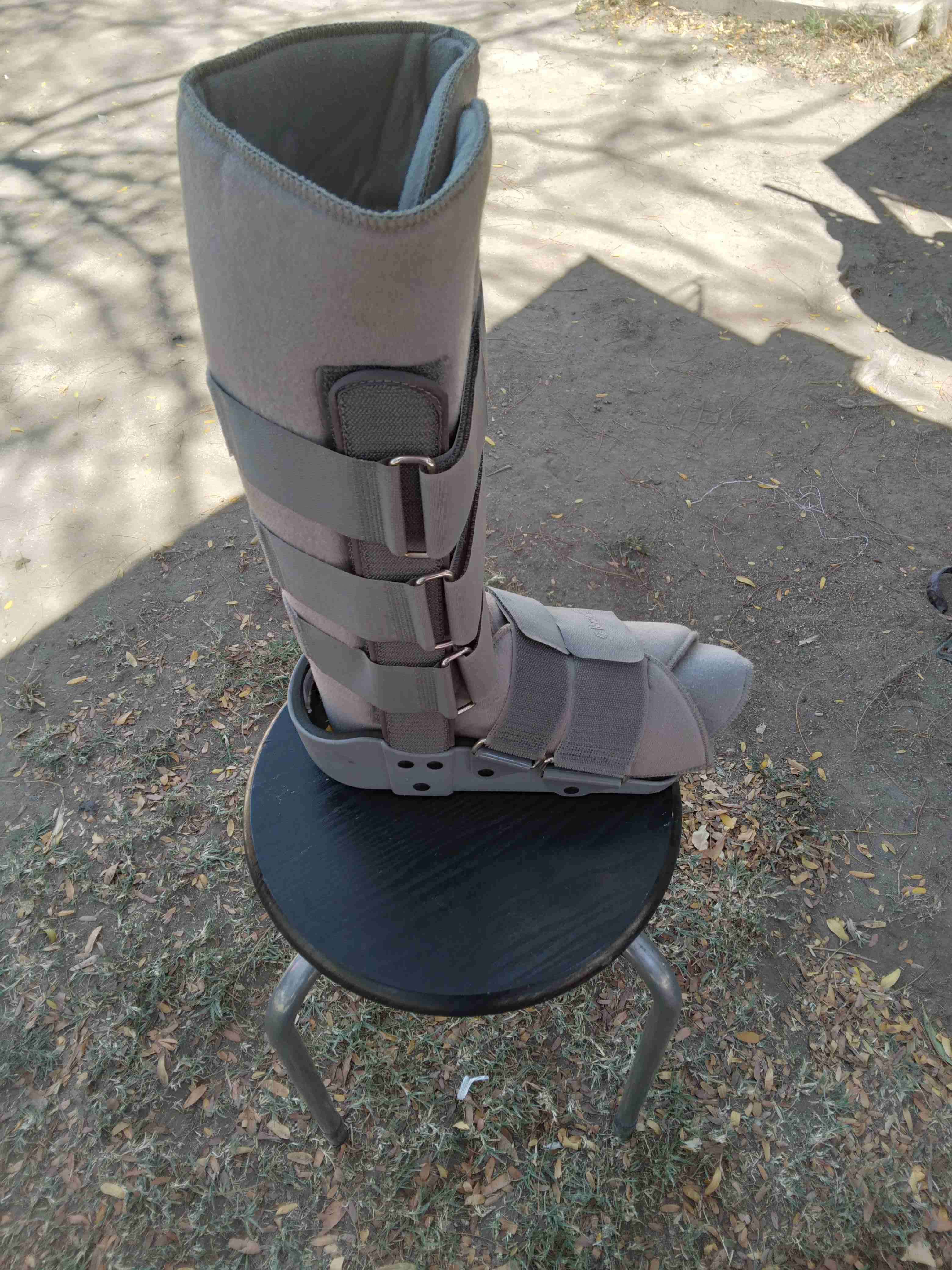 Bota ortopédica ajustable gris - miniatura 2