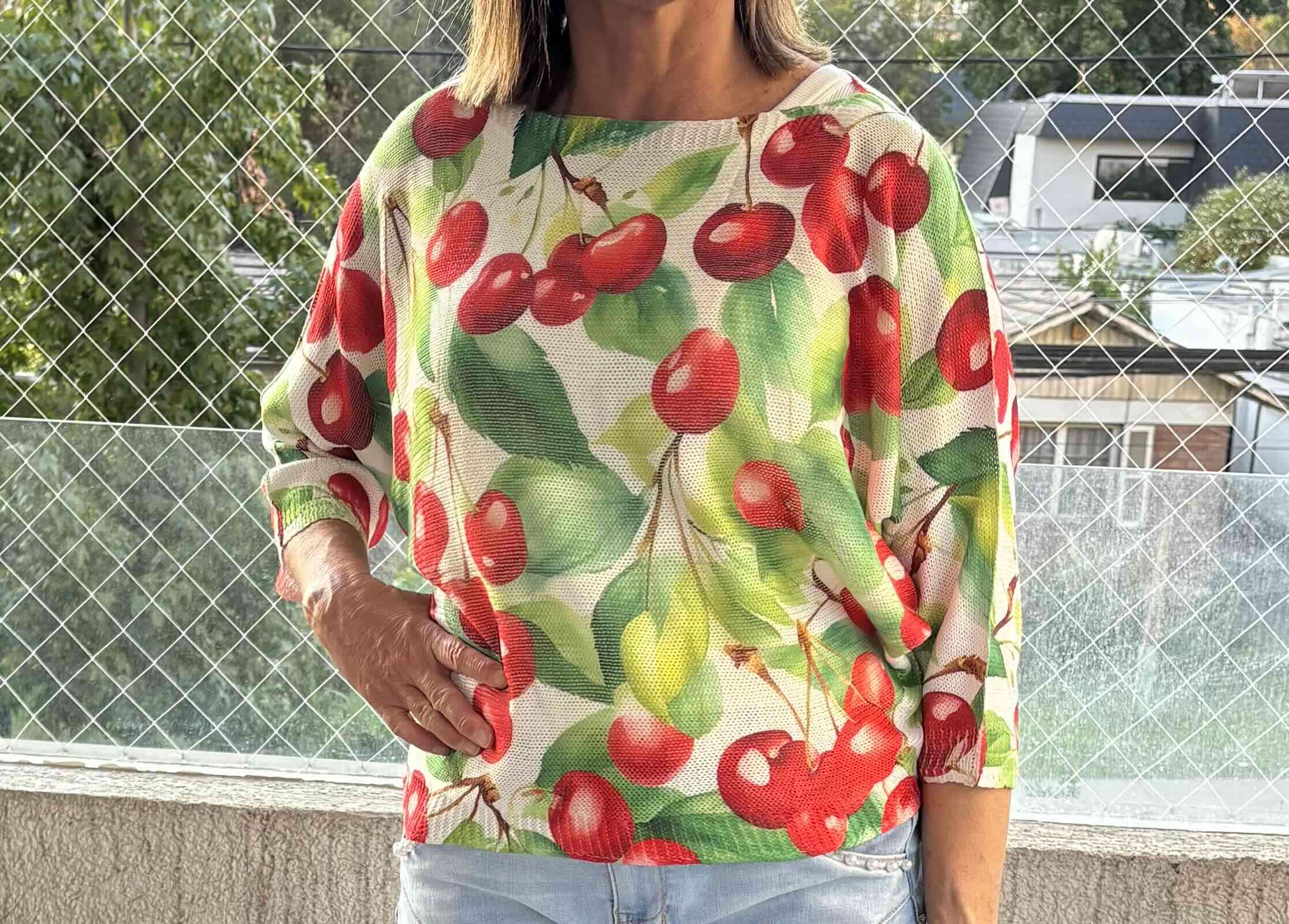 Sweater estampado de cerezas