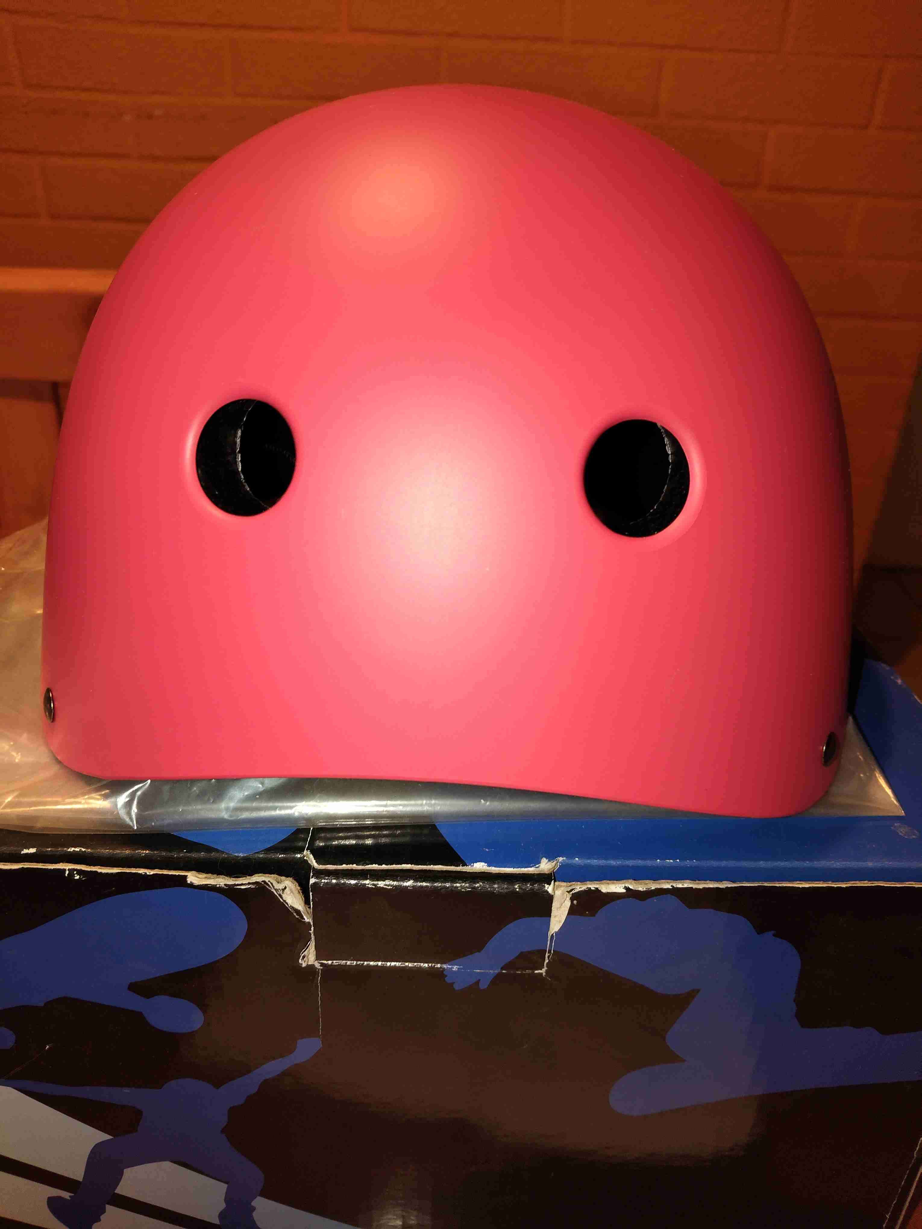 Casco rojo para bicicleta - 1