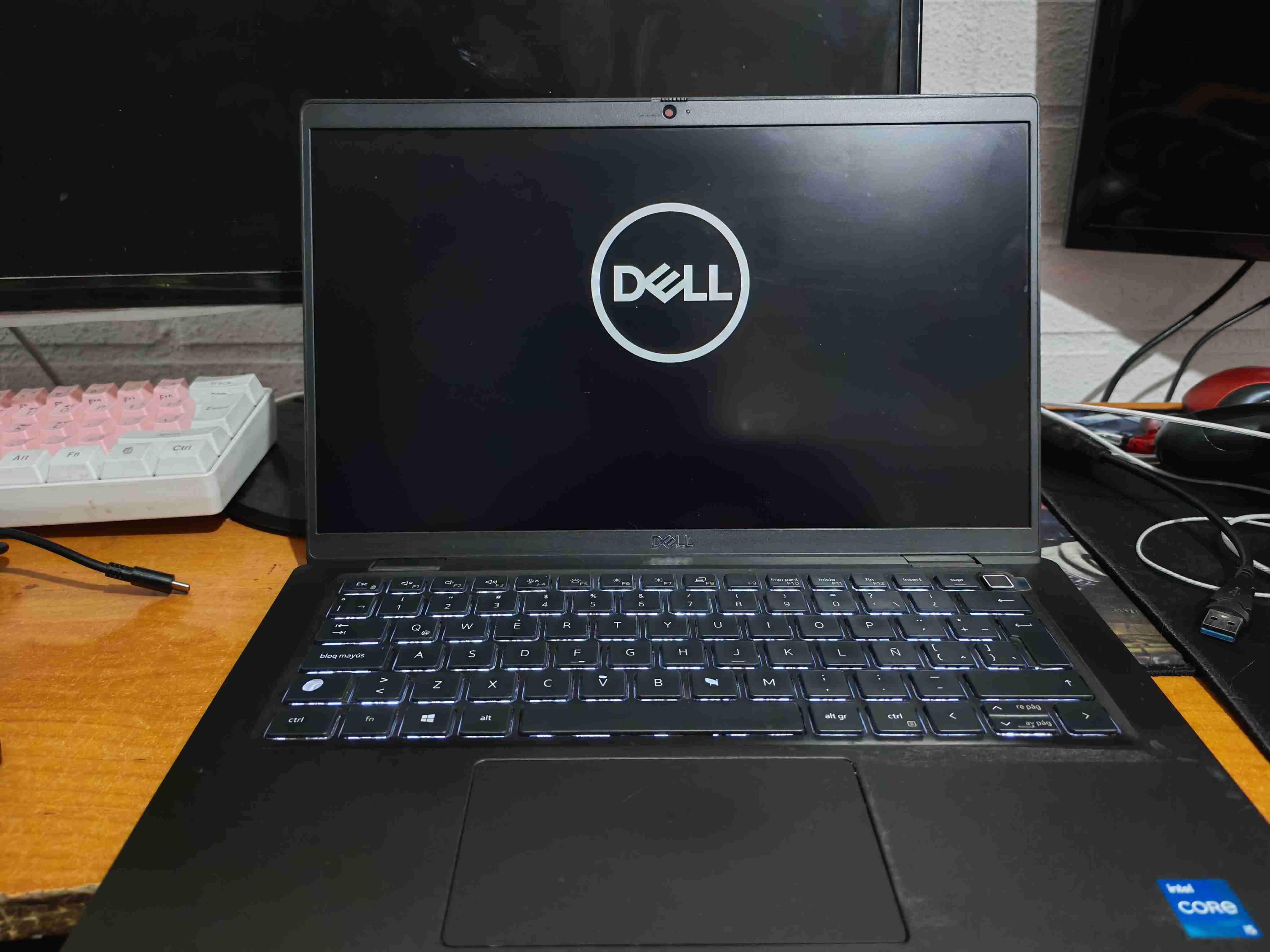 Laptop Dell negro usada I5 - miniatura 2