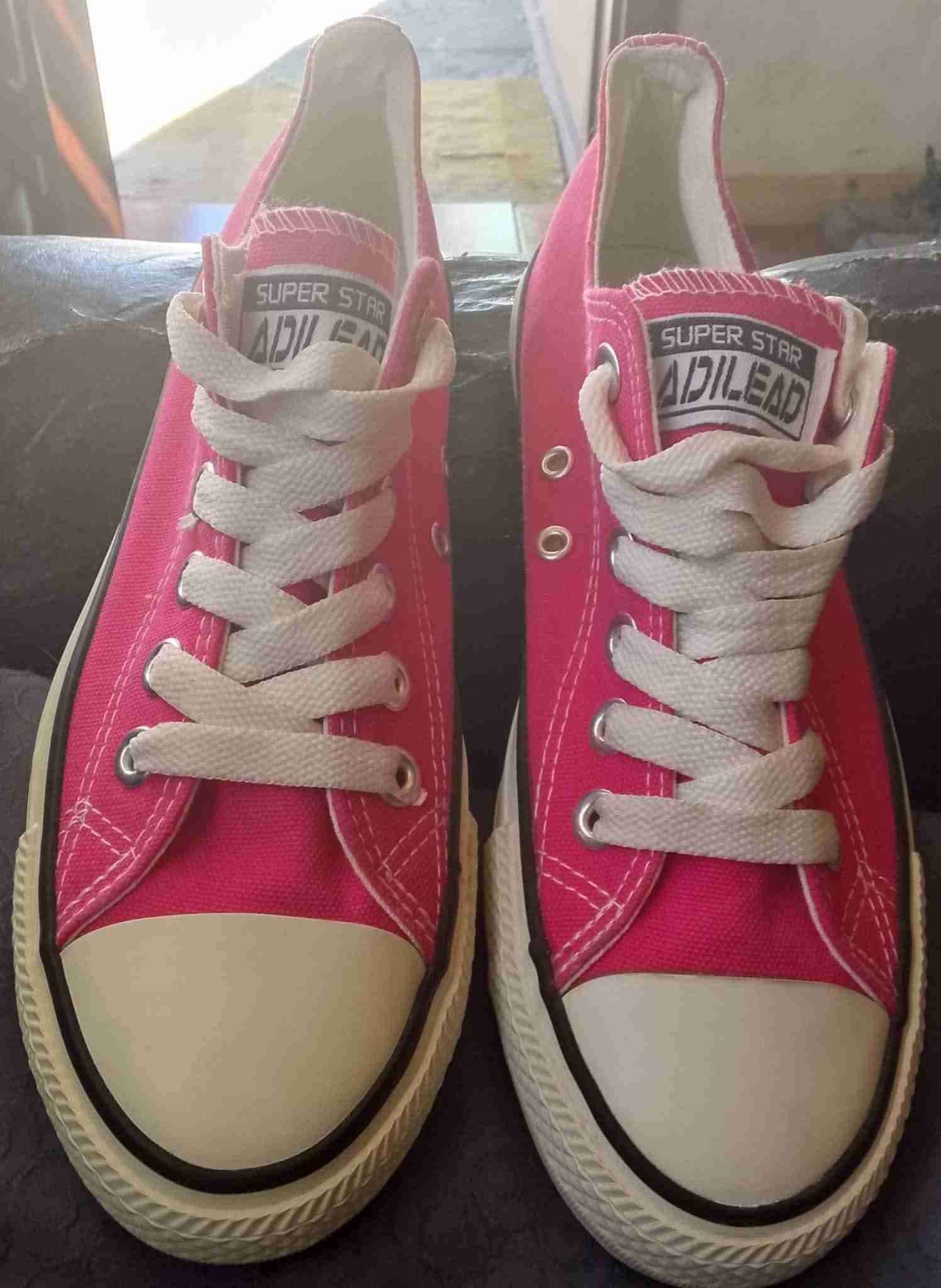 Zapatillas rosadas estilo clásico - miniatura 2