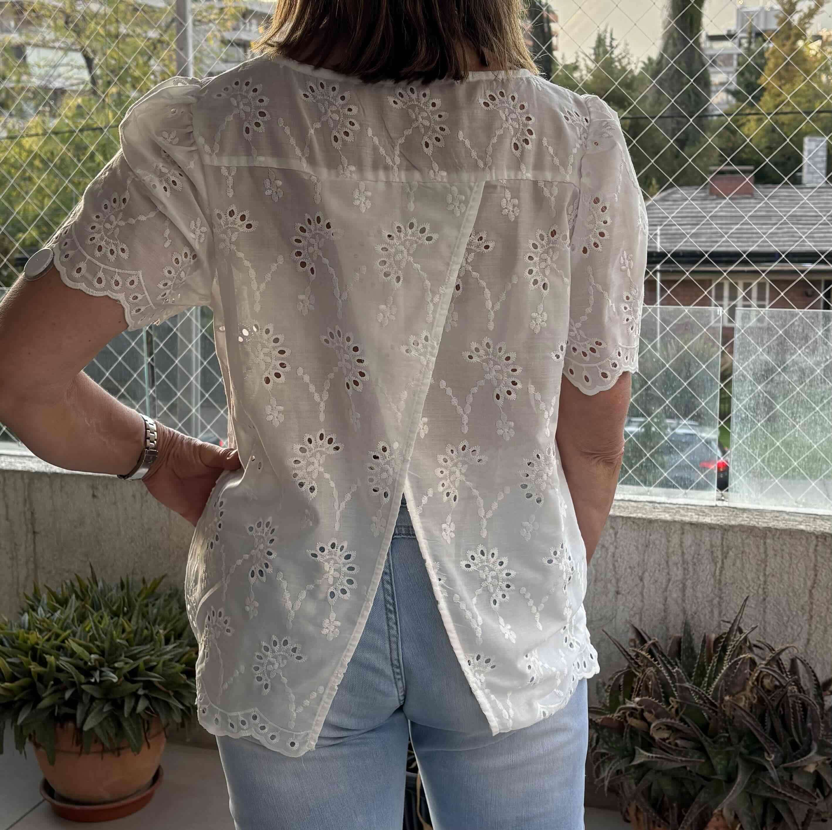 Blusa blanca bordada mujer - miniatura 2