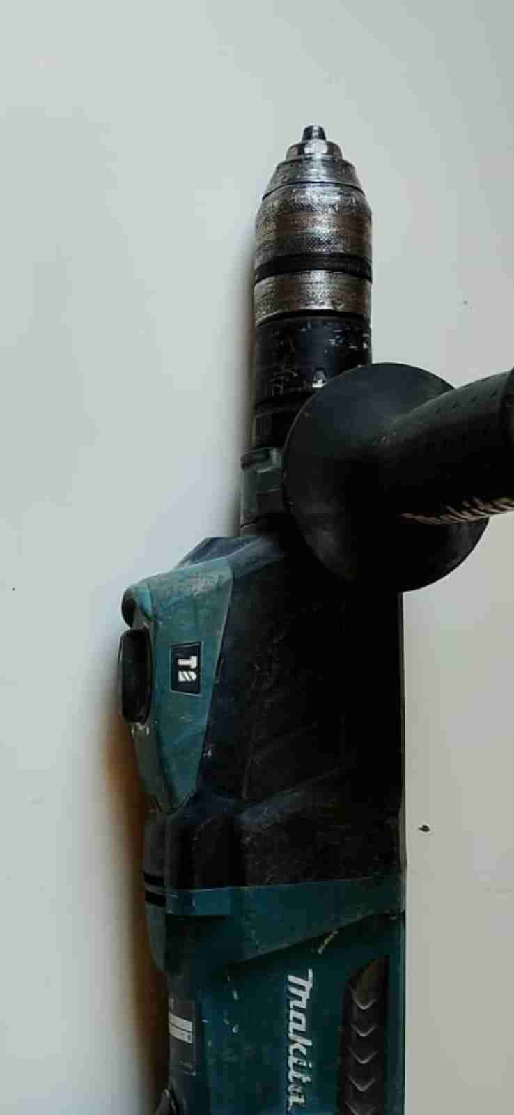 Taladro Makita con mango ergonómico - 2