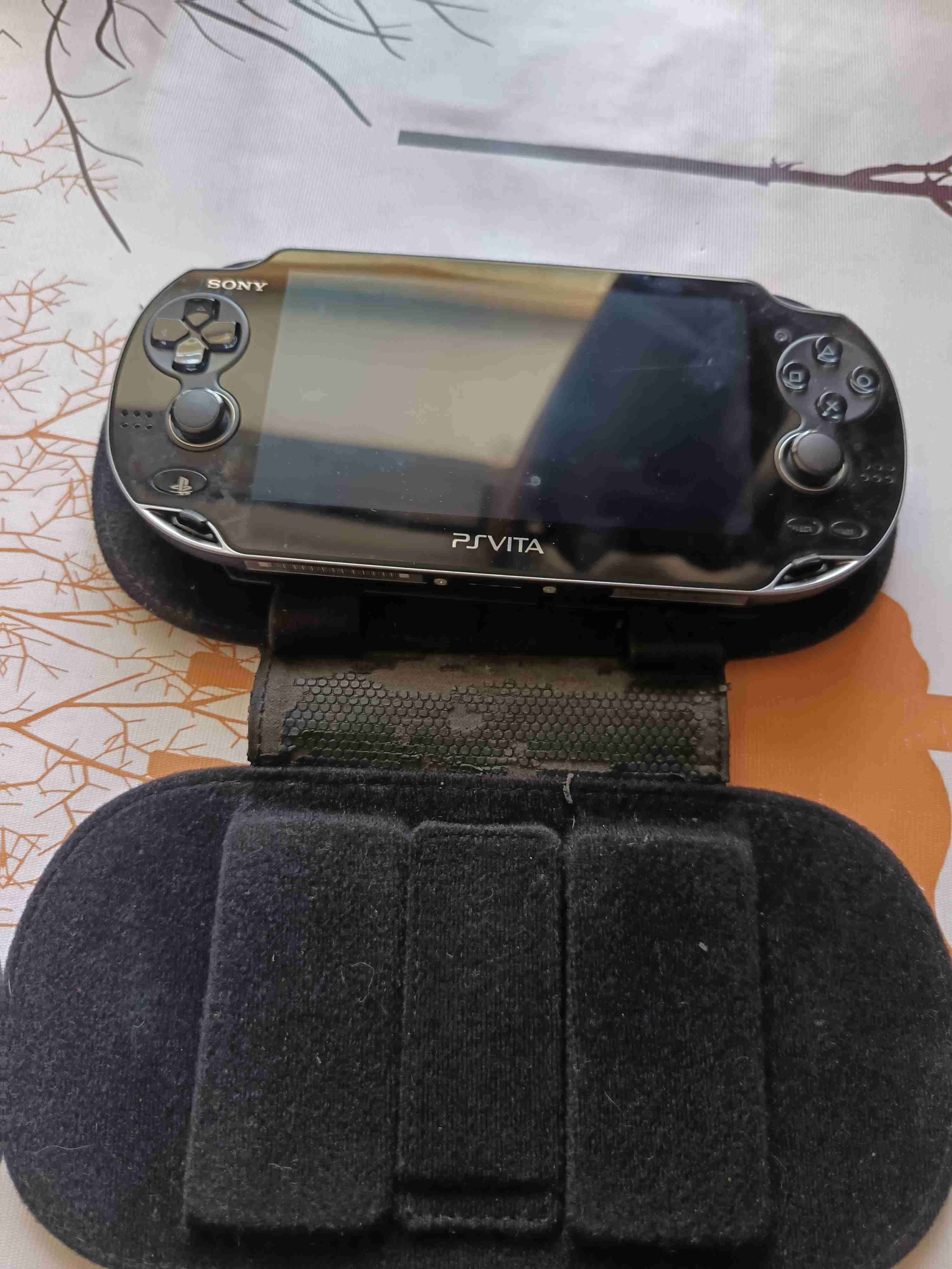 PS Vita con funda y cargador - miniatura 4