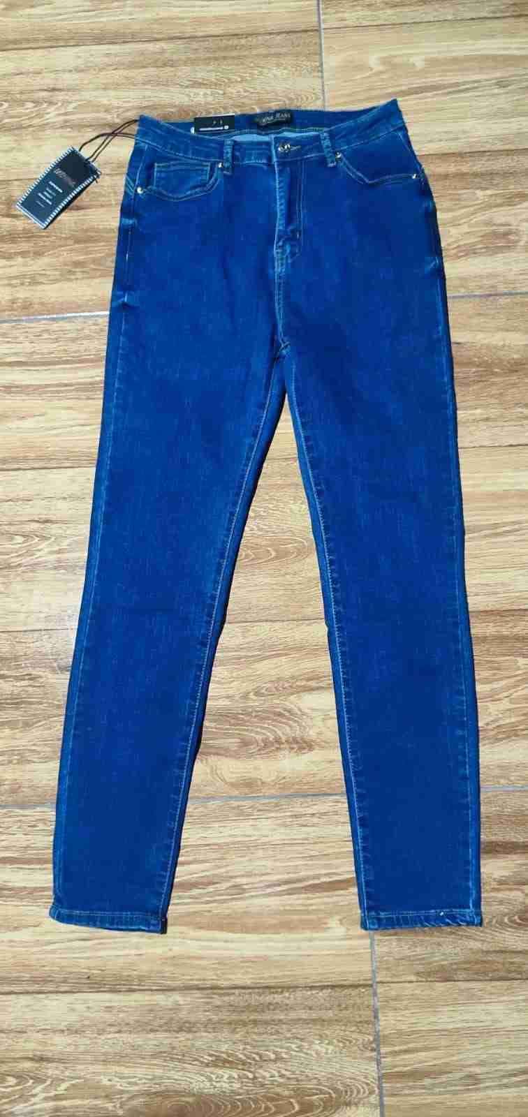 Jeans azules con etiqueta - miniatura 1