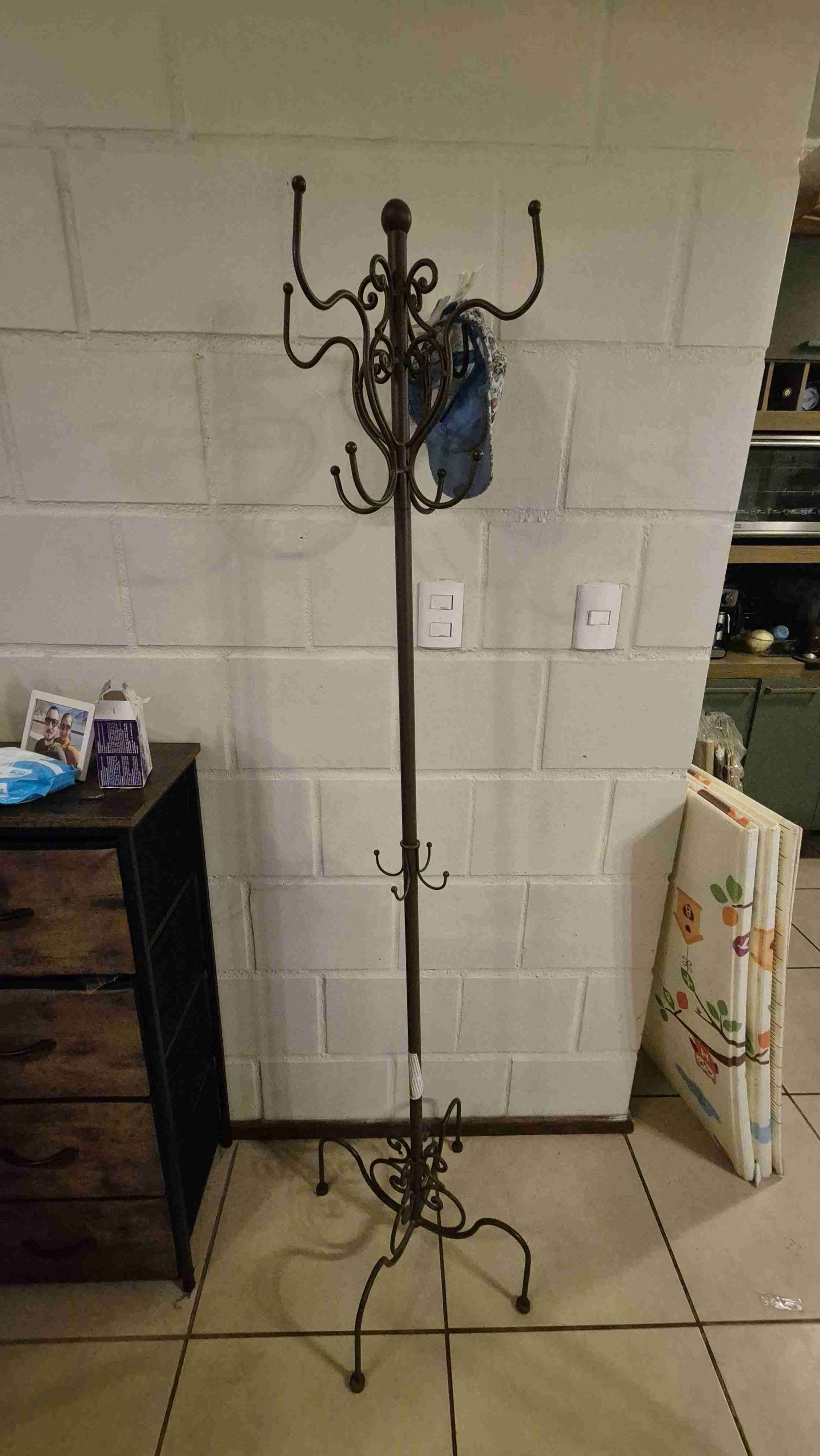 Perchero de metal negro - miniatura 1