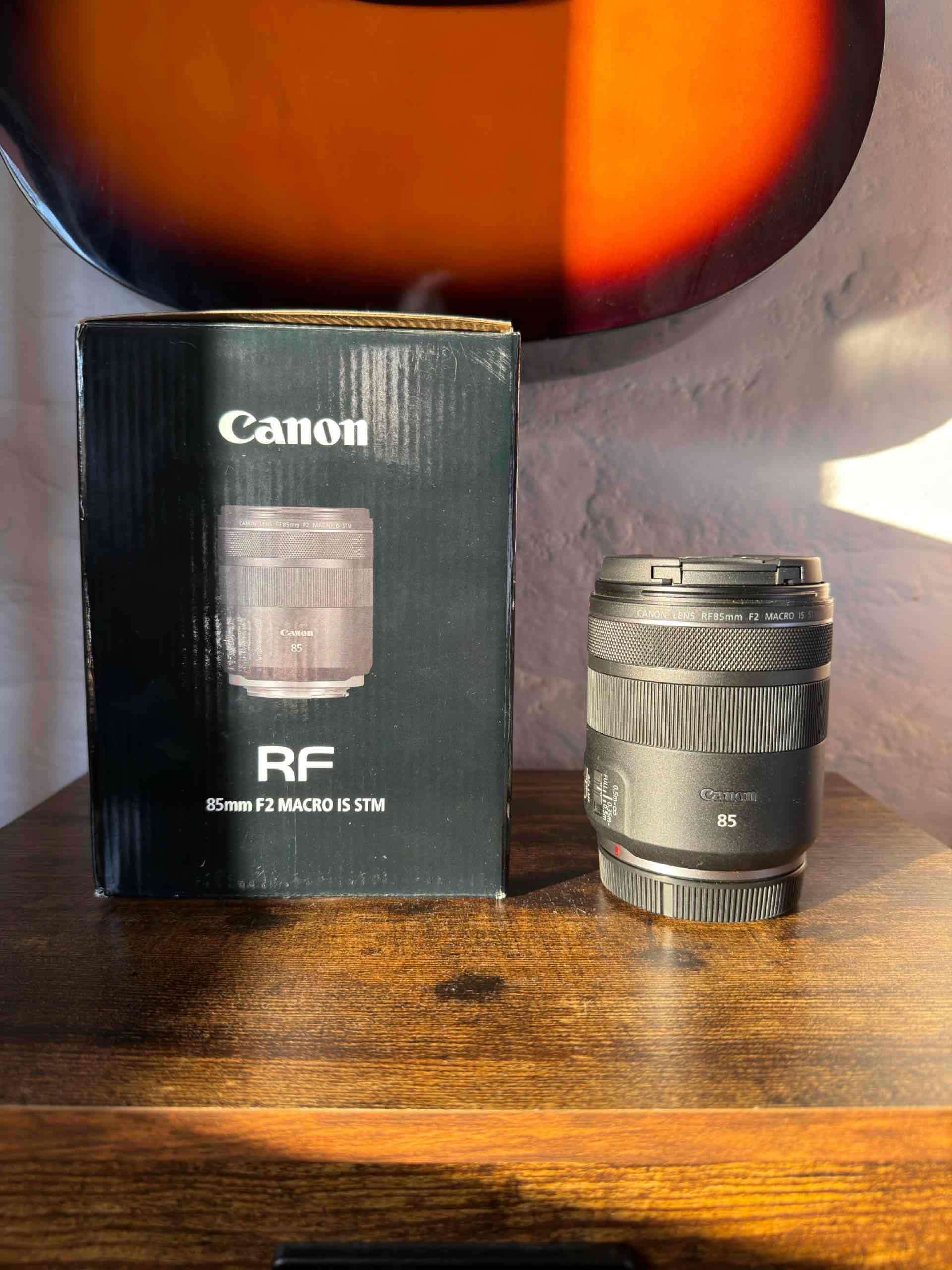 Lente Canon RF 85mm f2 Macro IS STM - miniatura 1