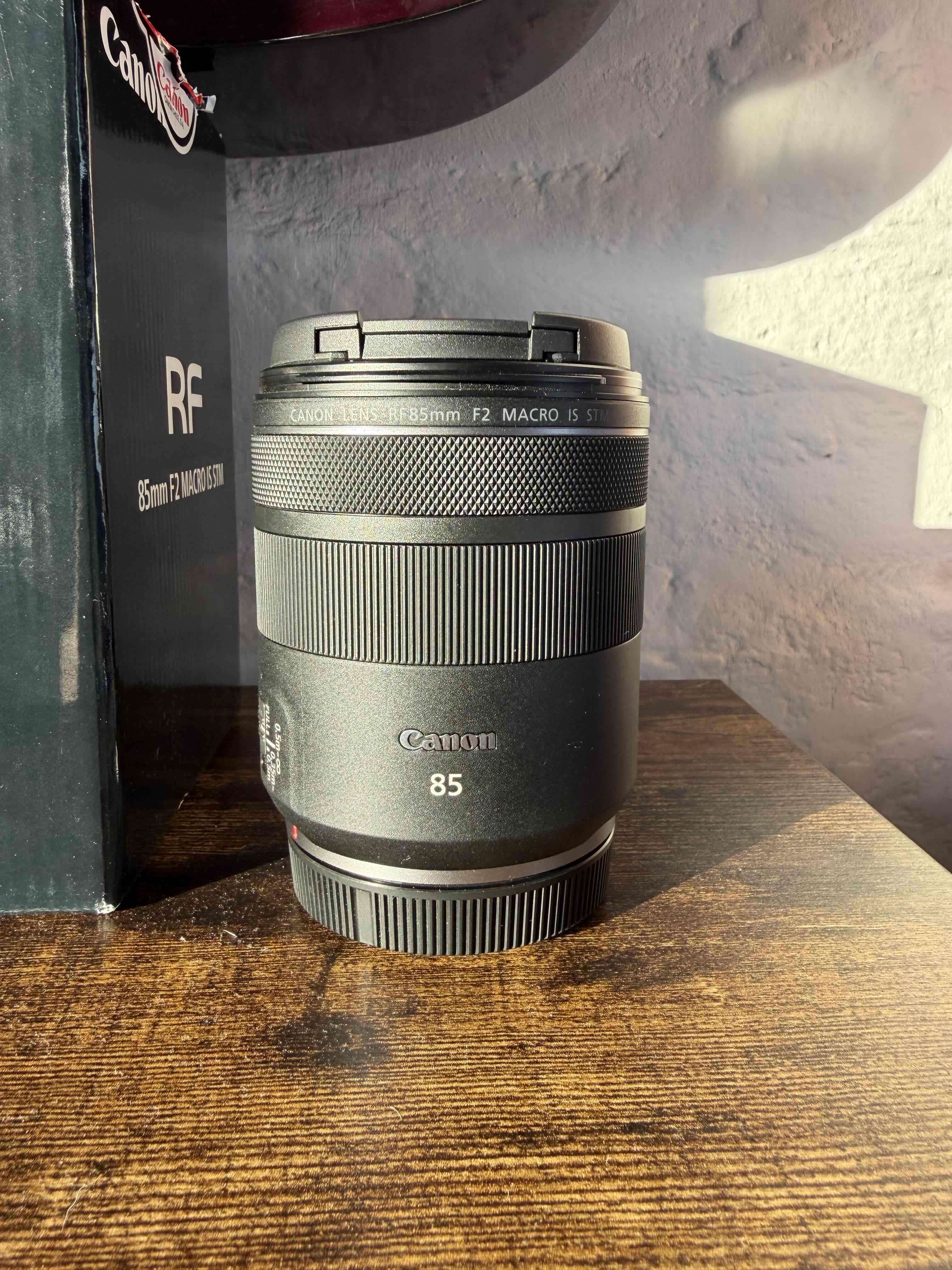 Lente Canon RF 85mm f2 Macro IS STM - miniatura 2