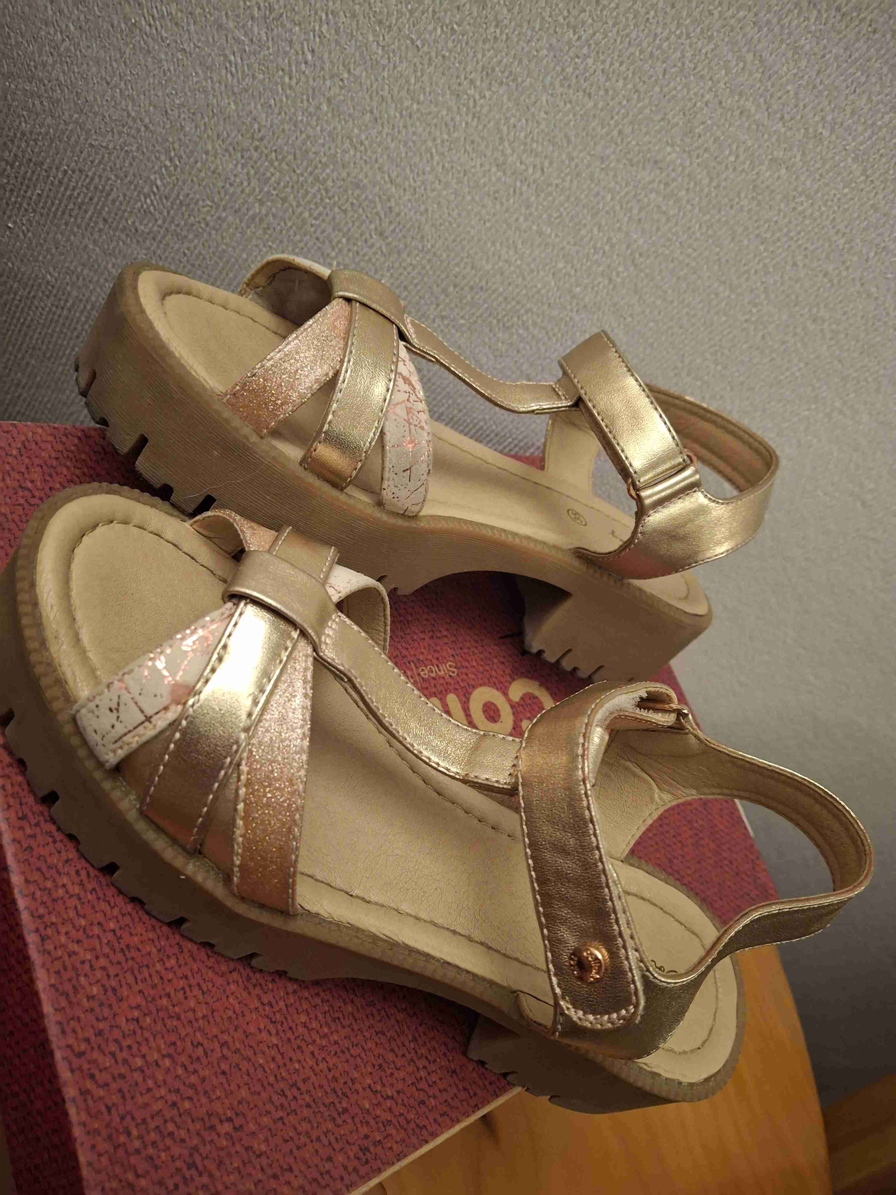 Sandalias doradas con plataforma - miniatura 1