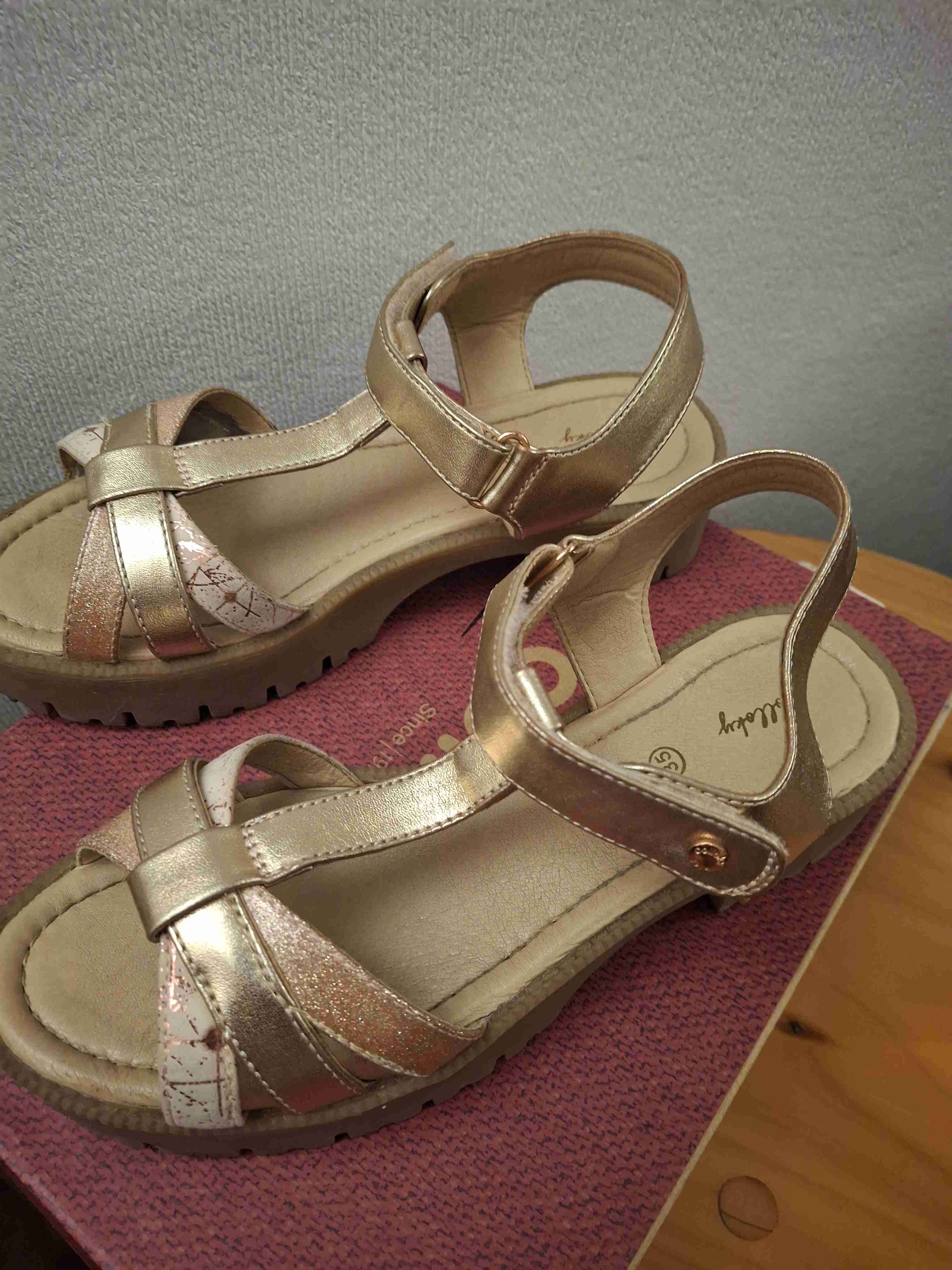 Sandalias doradas con plataforma - miniatura 2