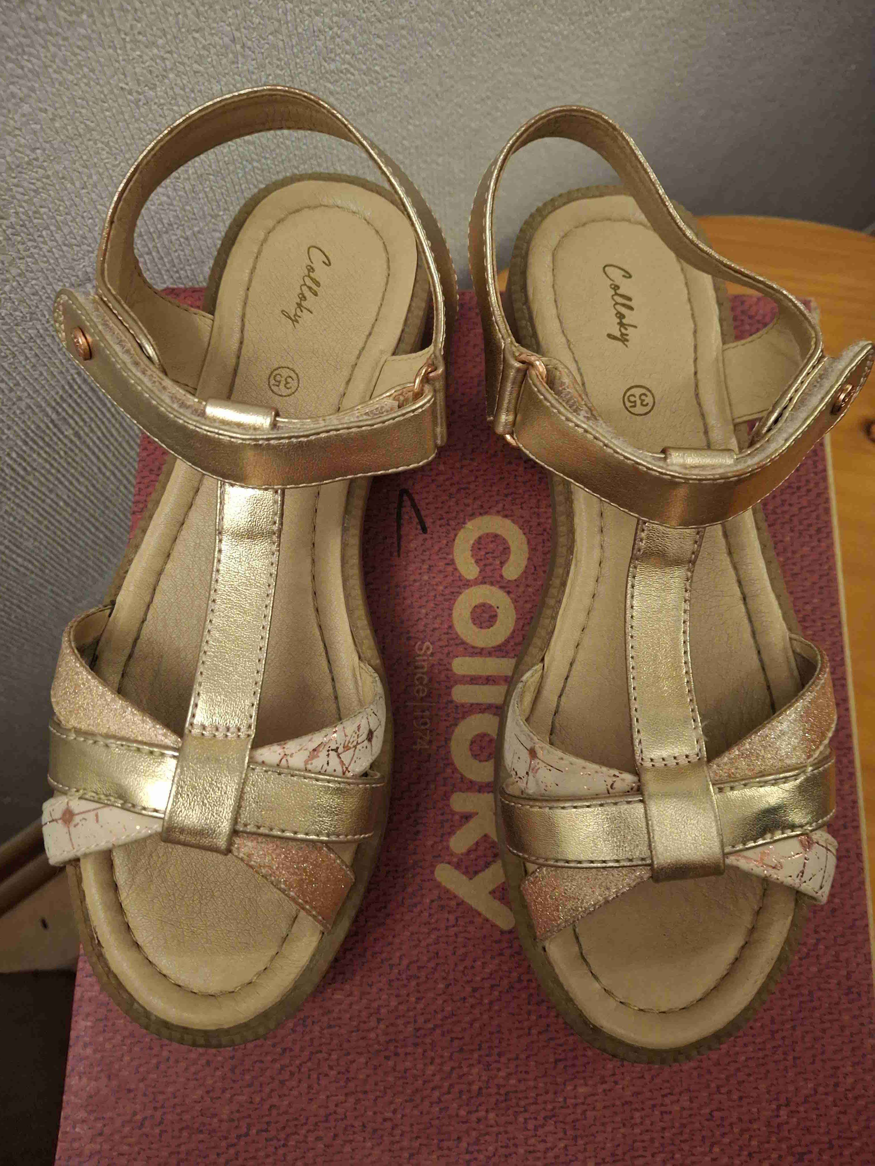 Sandalias doradas con plataforma - miniatura 3