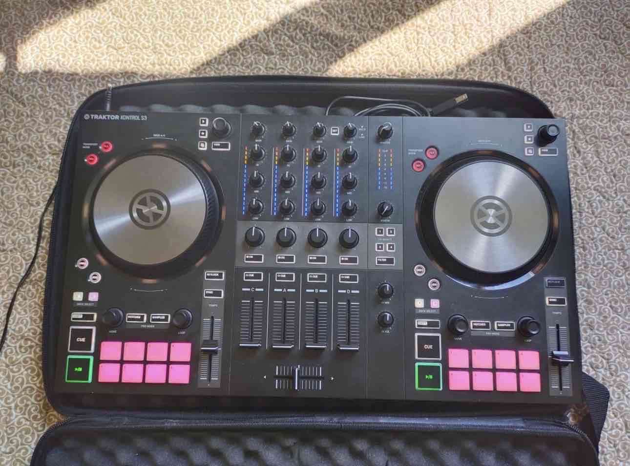 Controlador DJ Traktor S3 - 2
