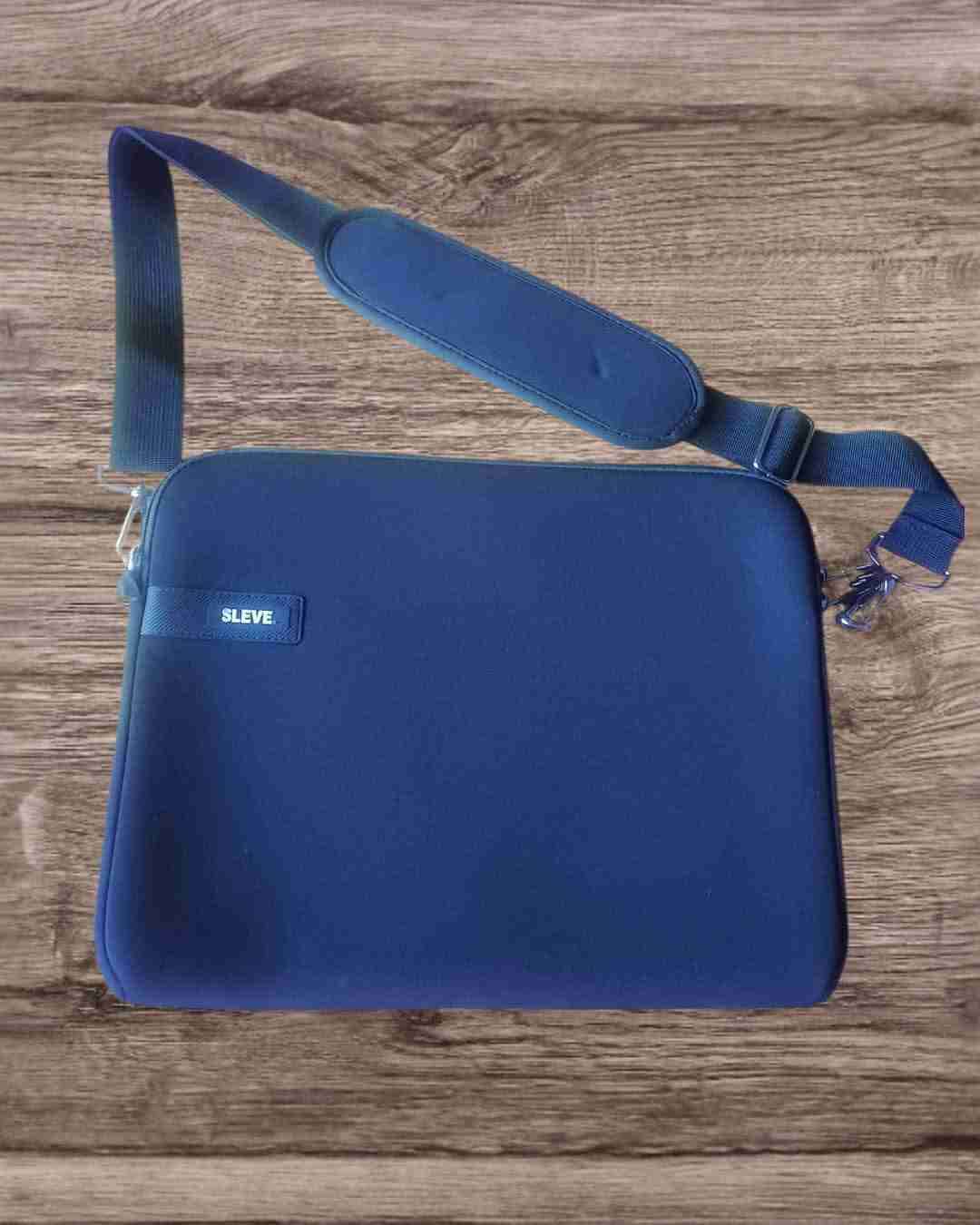 Funda Negra para laptop con correa - miniatura 1