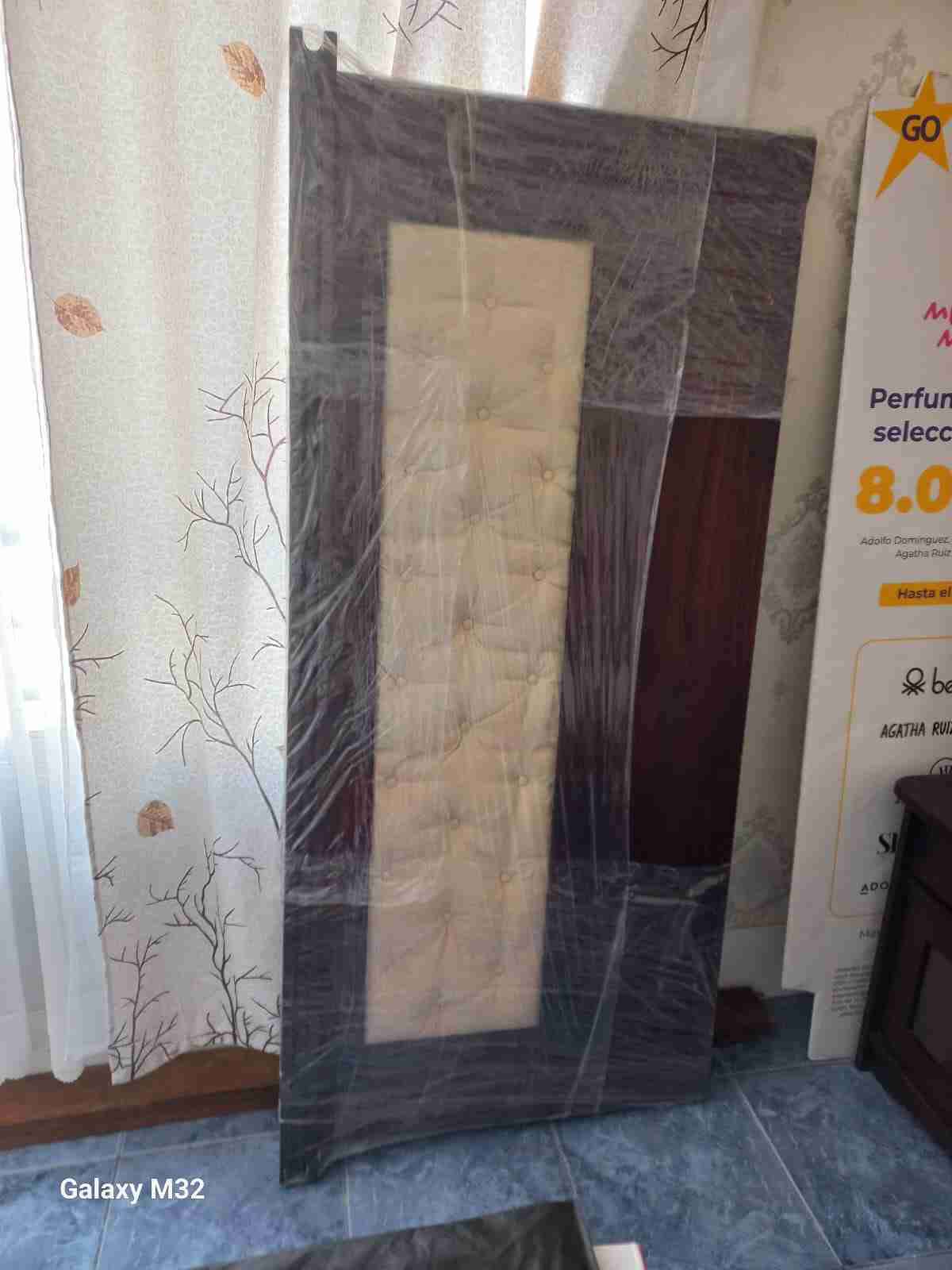 Cabecero de cama con tapizado - miniatura 1