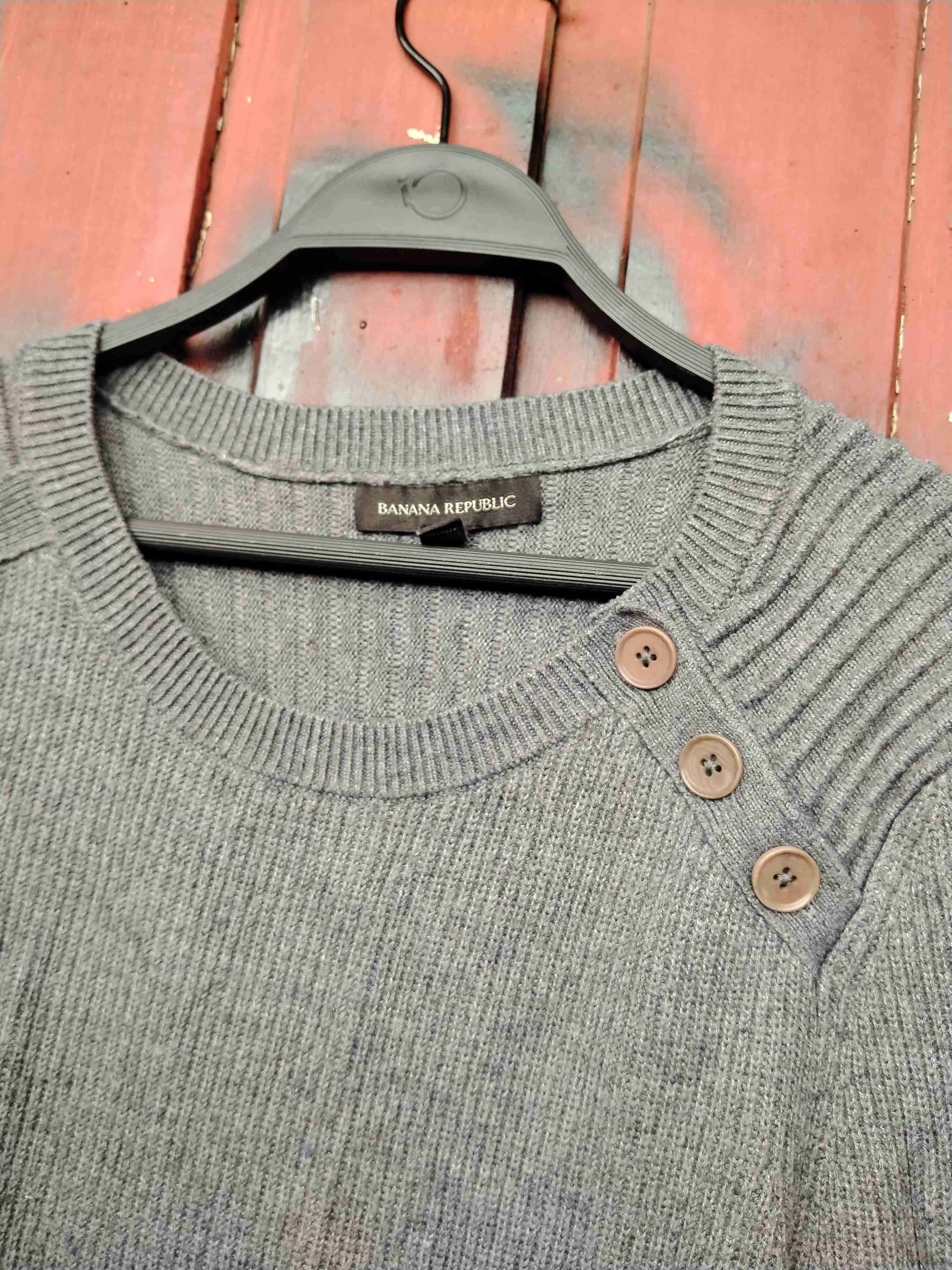 Sweater gris con botones - miniatura 2