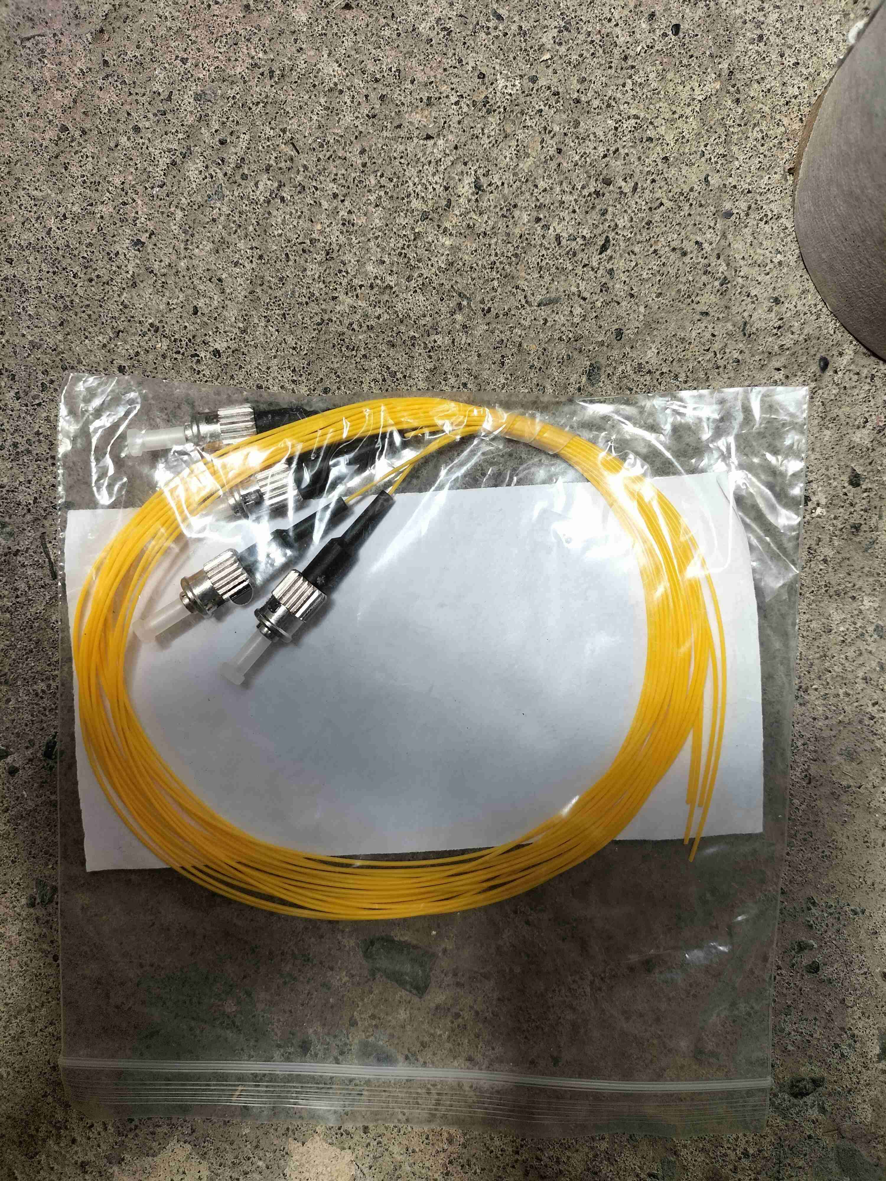 Cable de fibra óptica amarillo - miniatura 1