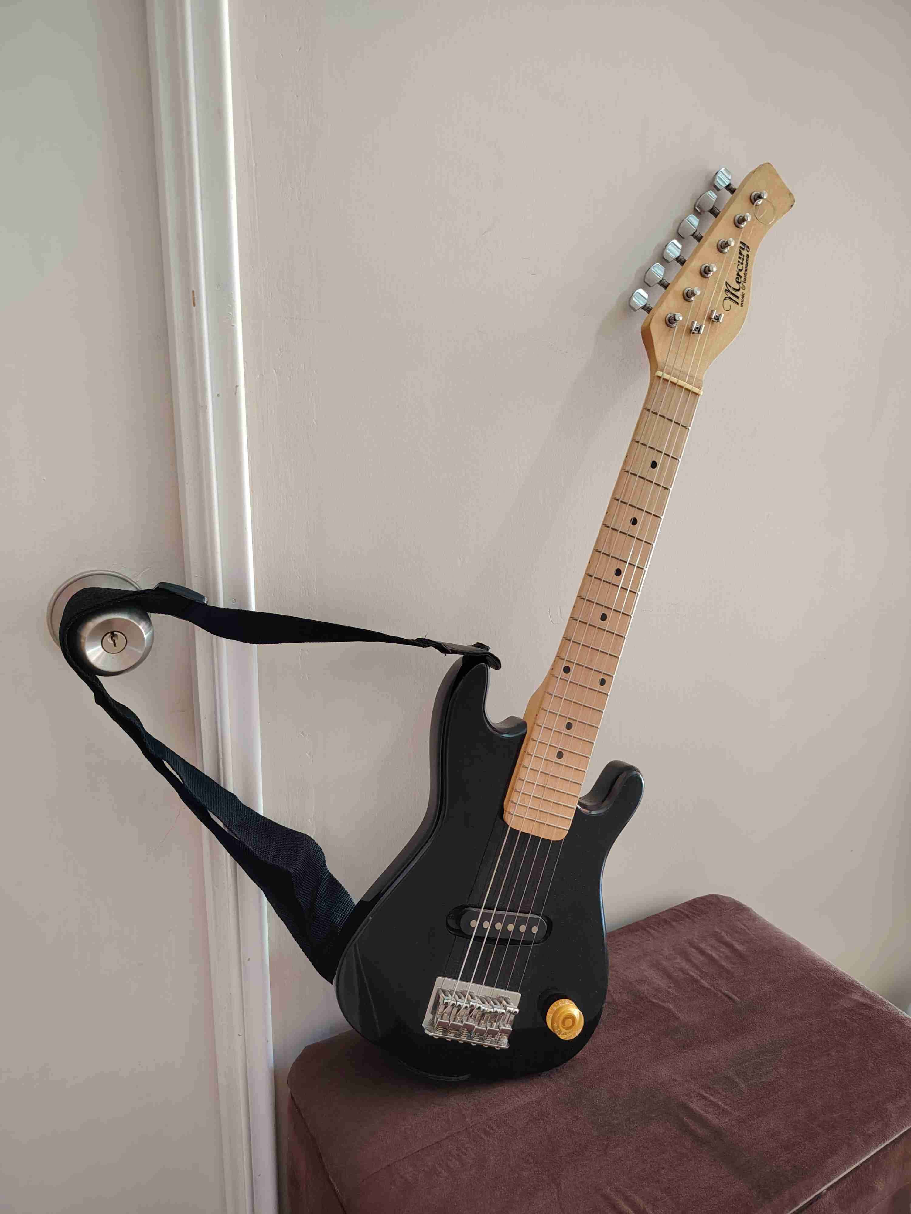 Guitarra eléctrica Mercury negra - miniatura 2