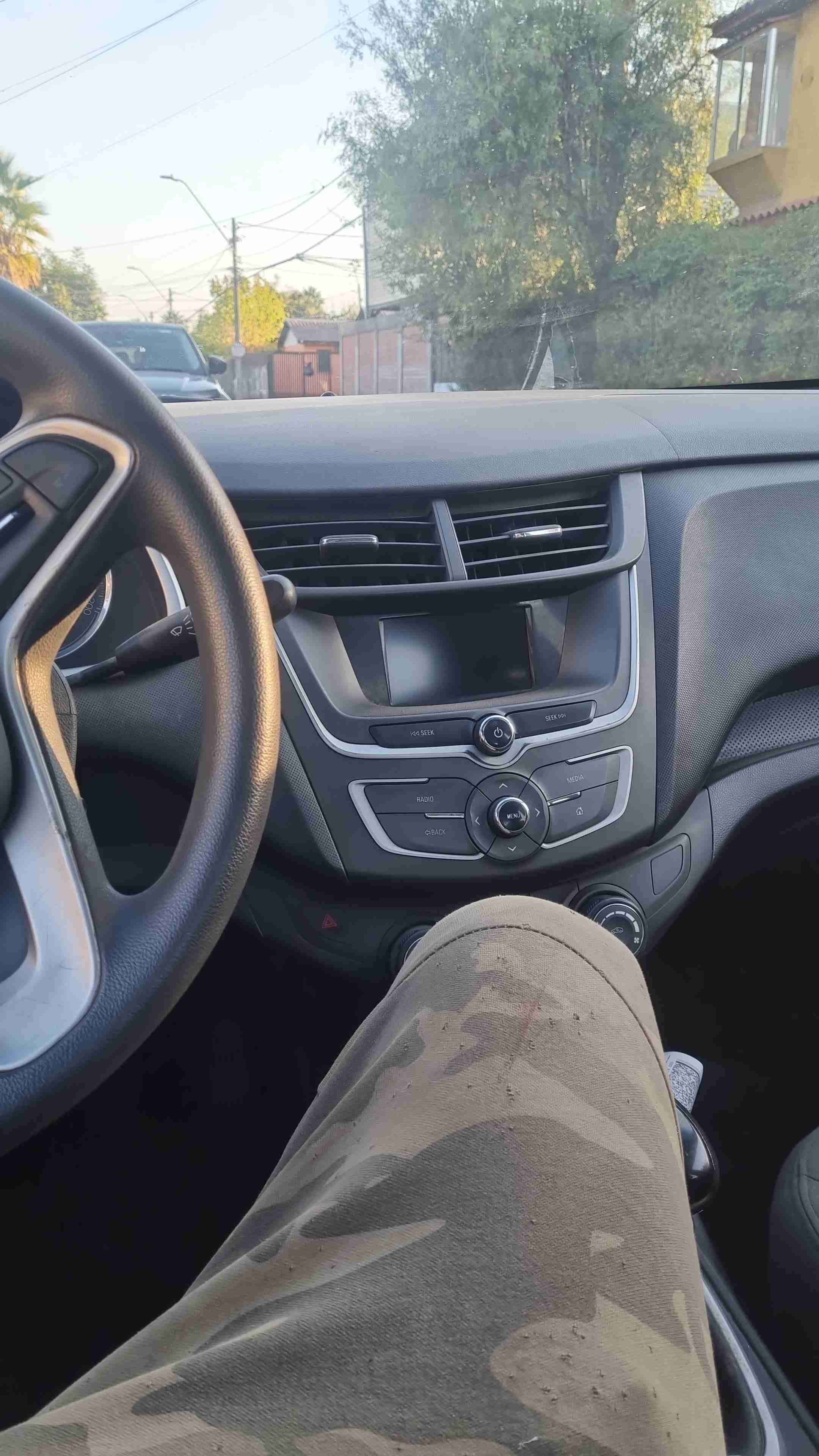 Chevrolet new sail 2018 sedán full con techo. - miniatura 4