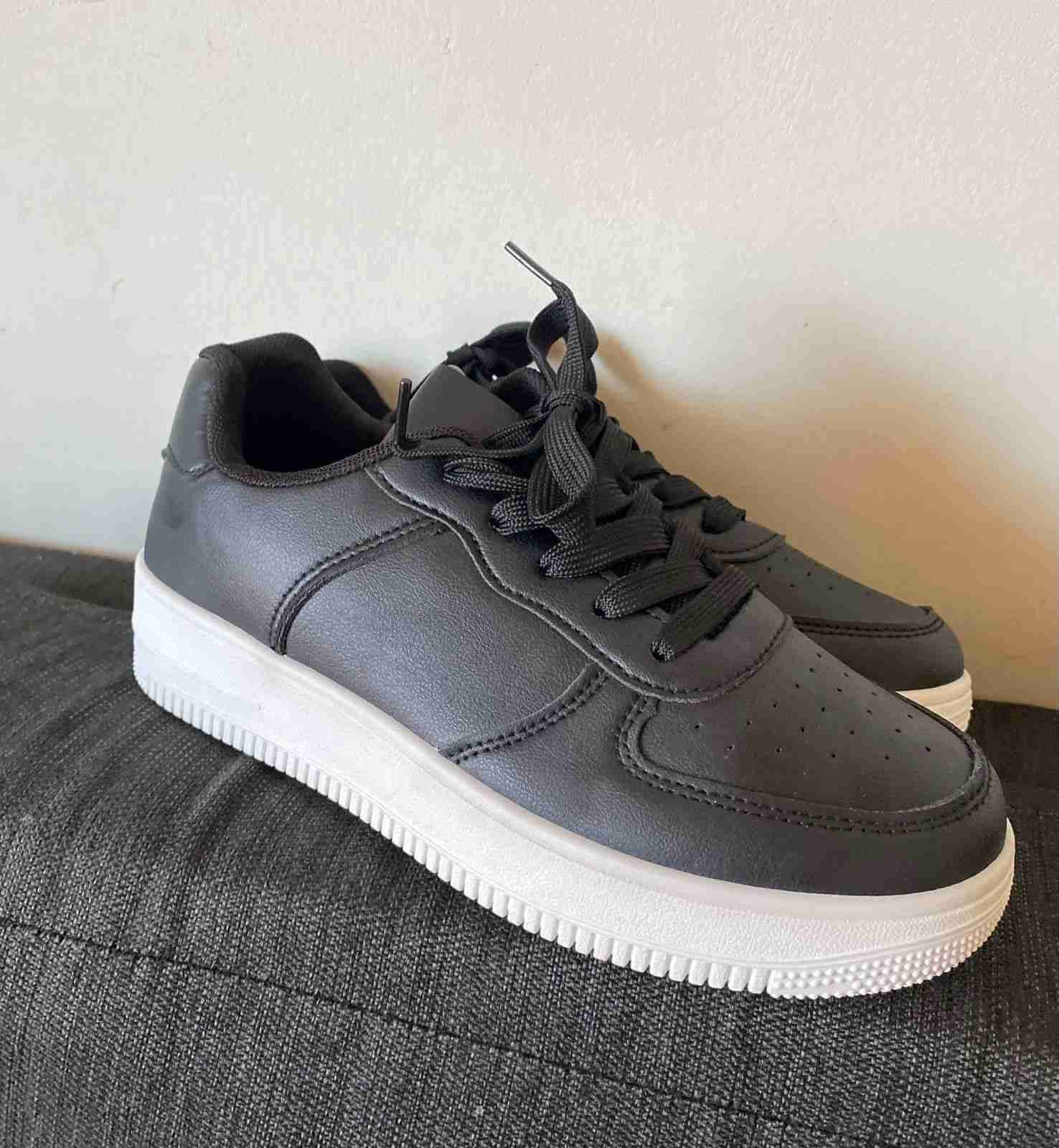 Zapatillas urbanas de dama, color  negras - miniatura 1