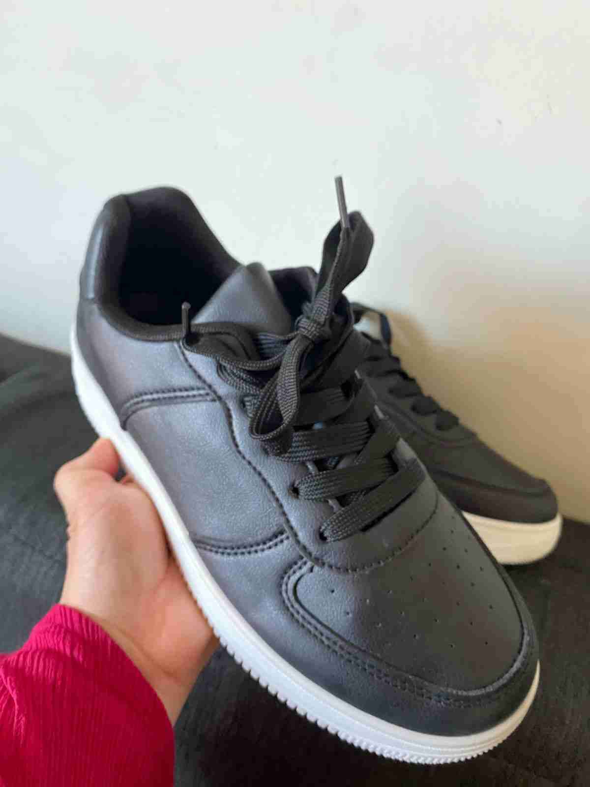 Zapatillas urbanas de dama, color  negras - miniatura 2