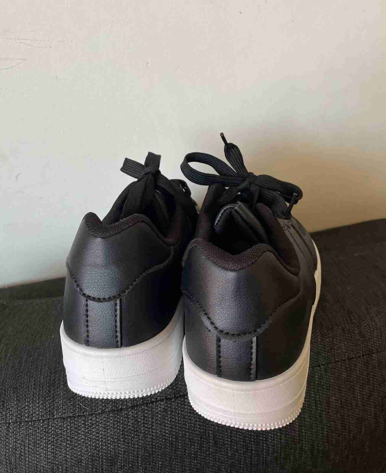 Zapatillas urbanas de dama, color  negras - miniatura 3