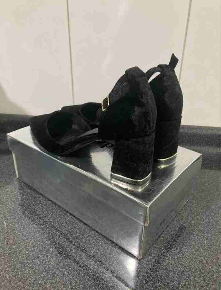 Zapatos de tacón negro elegantes - miniatura 3