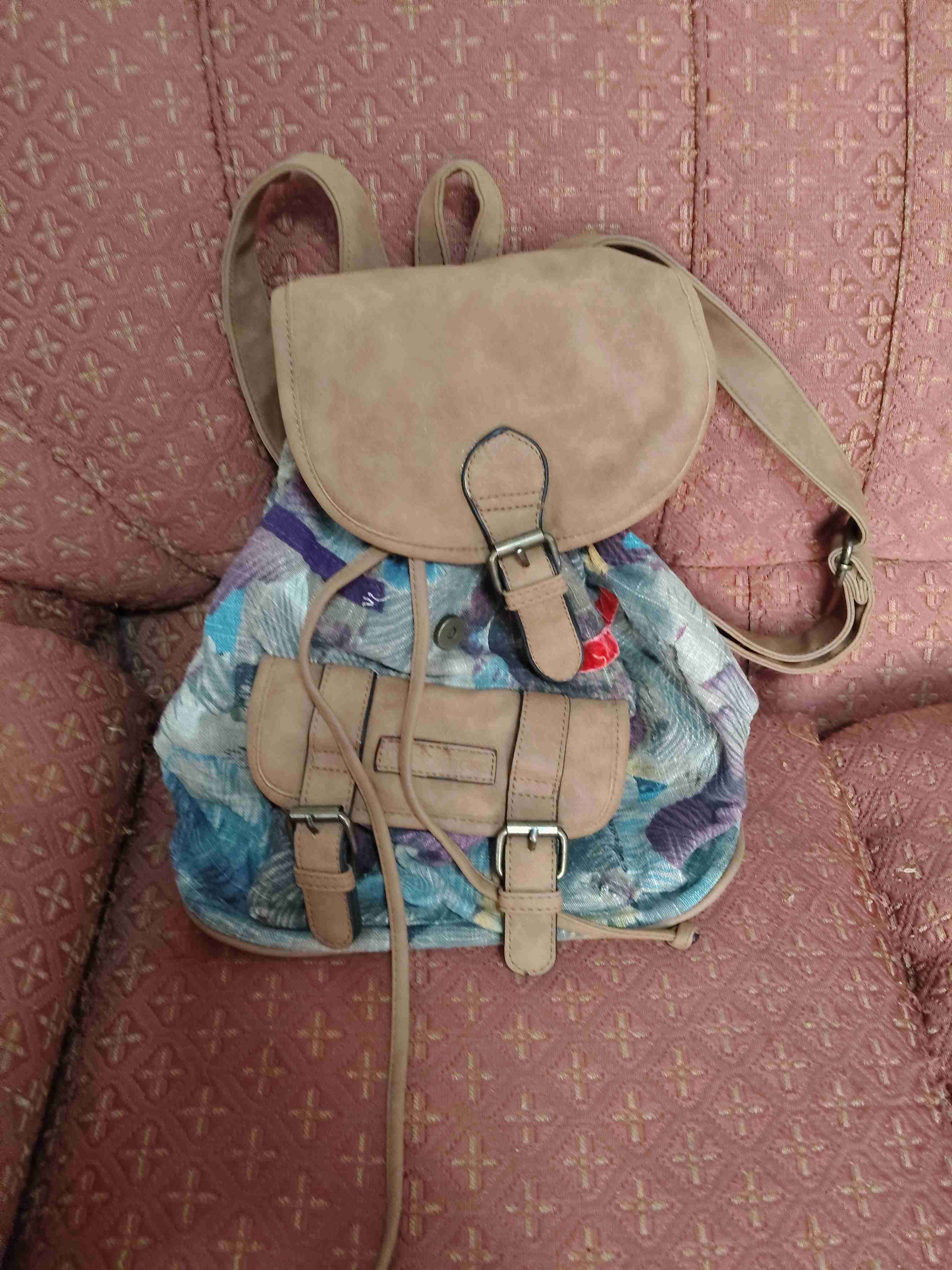 Mochila de tela estampada