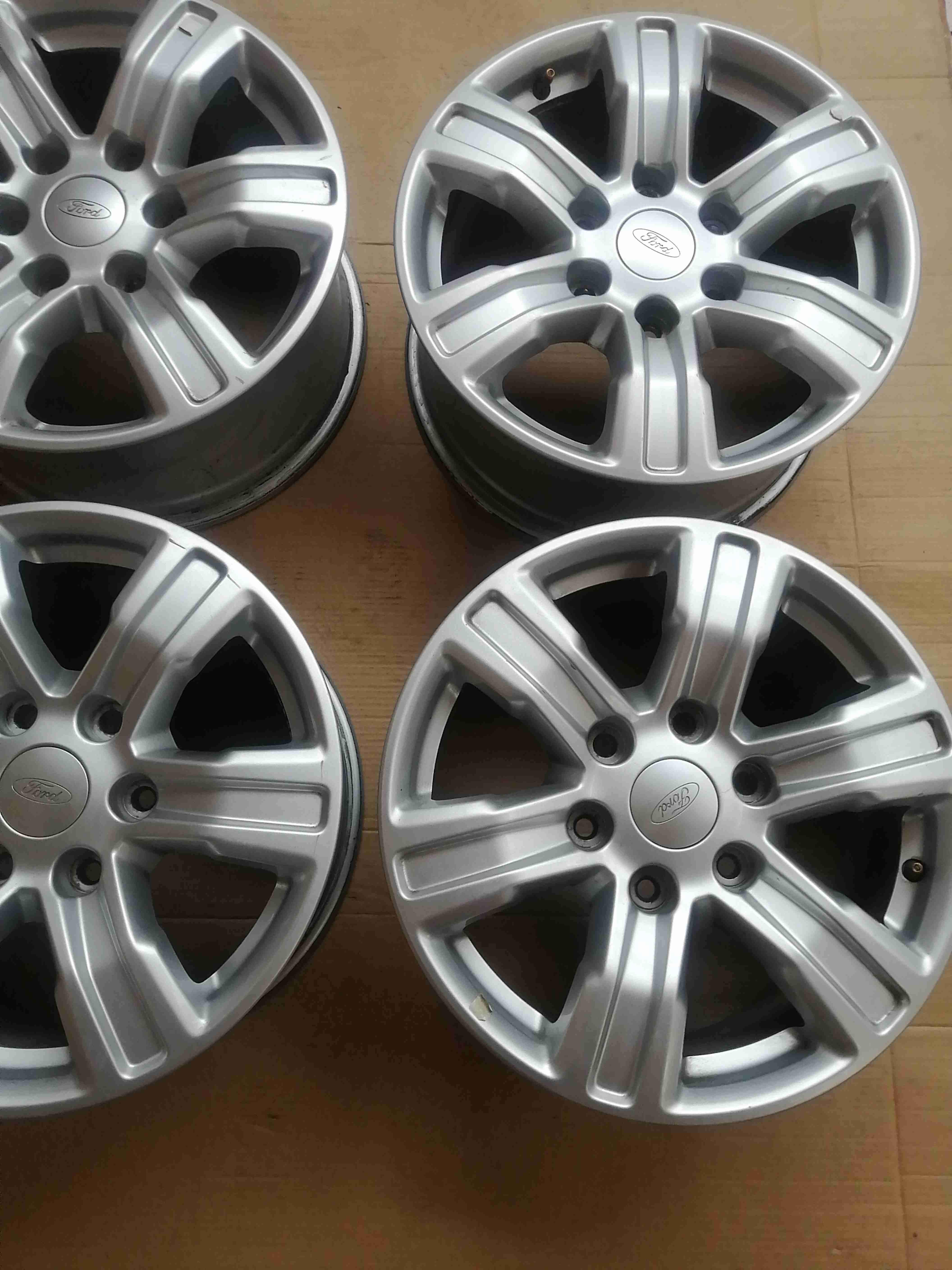 Llantas de aleación Ford 17" Impecables 6 en 139 - miniatura 4