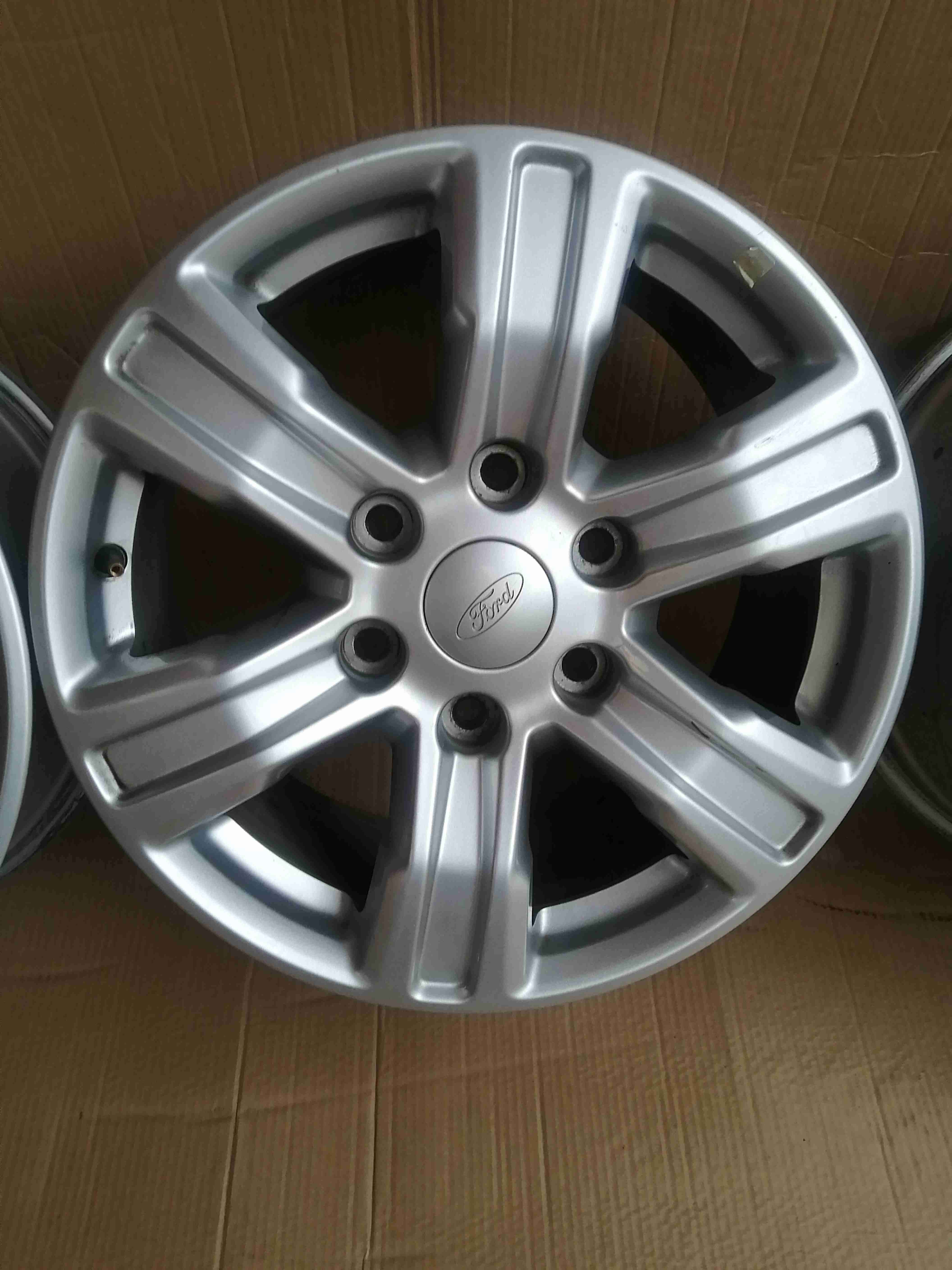 Llantas de aleación Ford 17" Impecables 6 en 139 - miniatura 5
