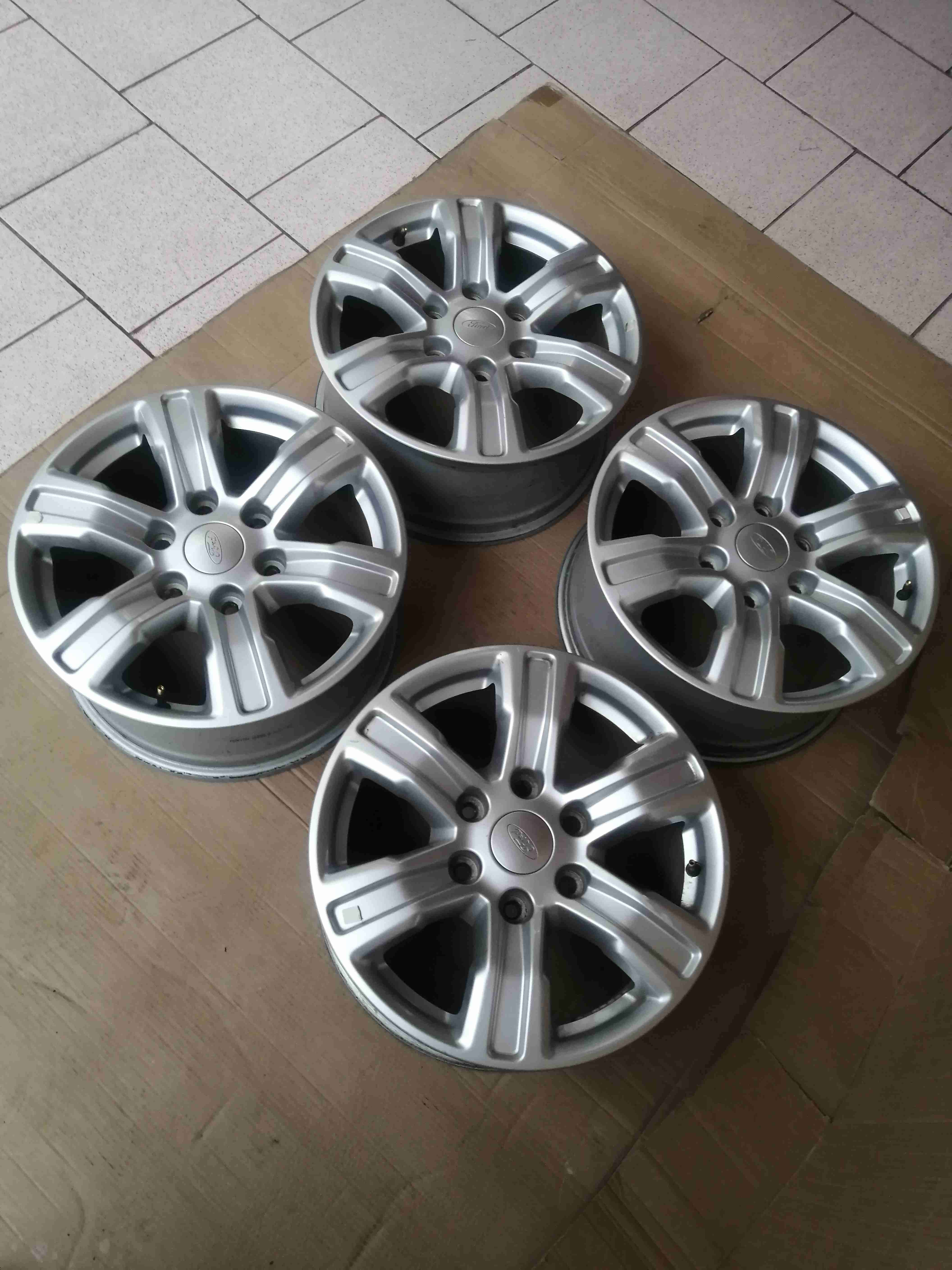 Llantas de aleación Ford 17" Impecables 6 en 139 - miniatura 6