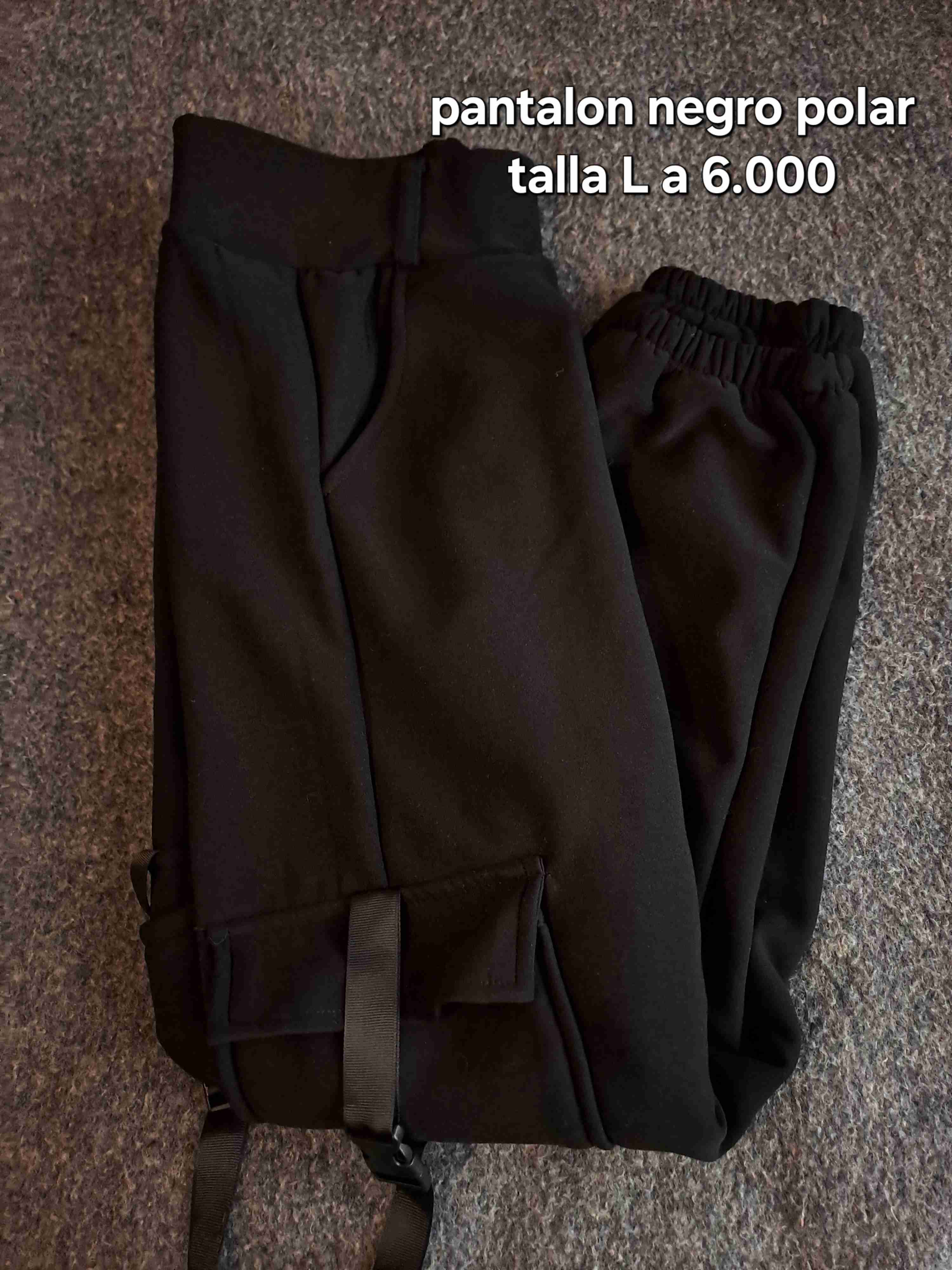 Pantalón negro polar