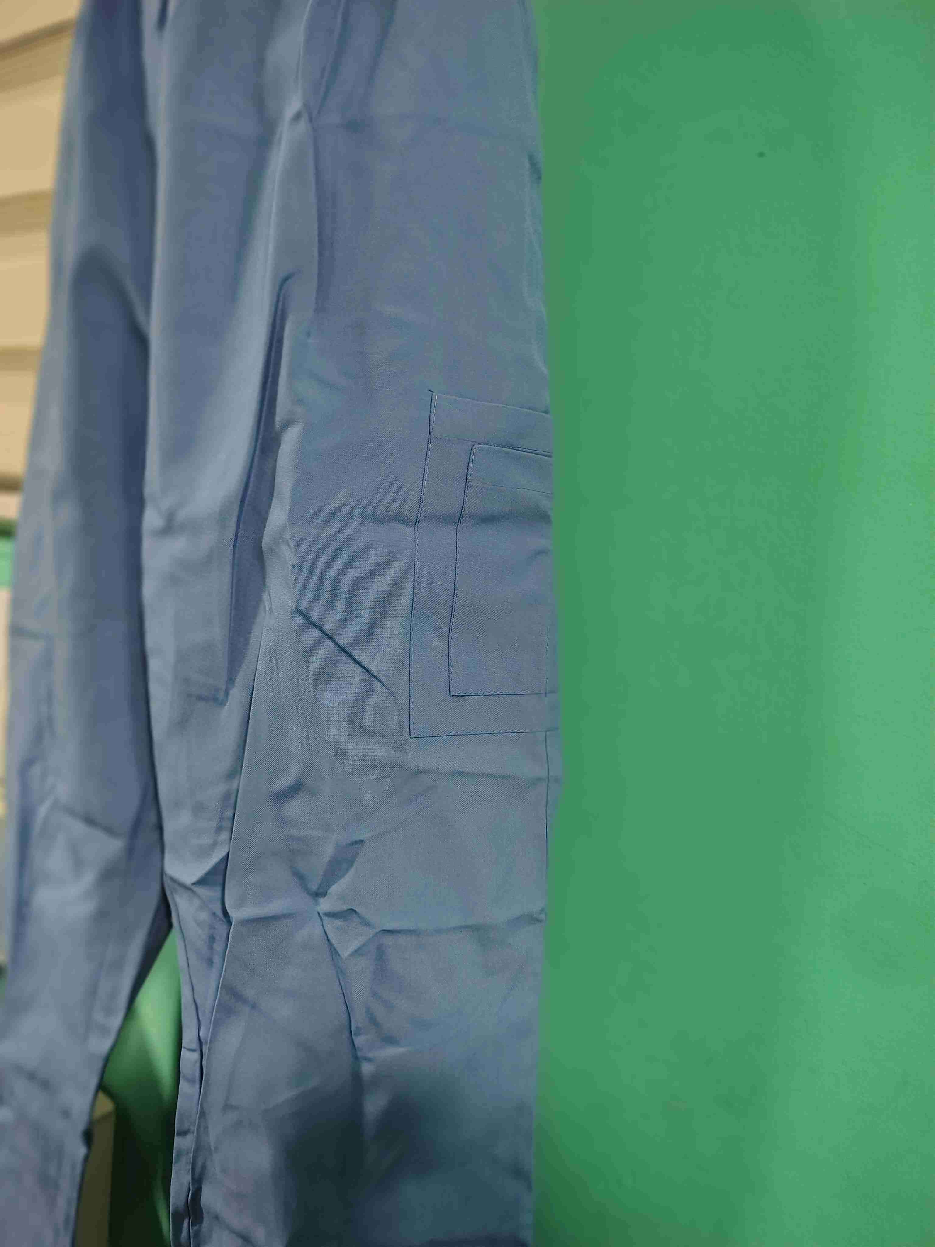 Blusa médica azul y verde AIEP - 3