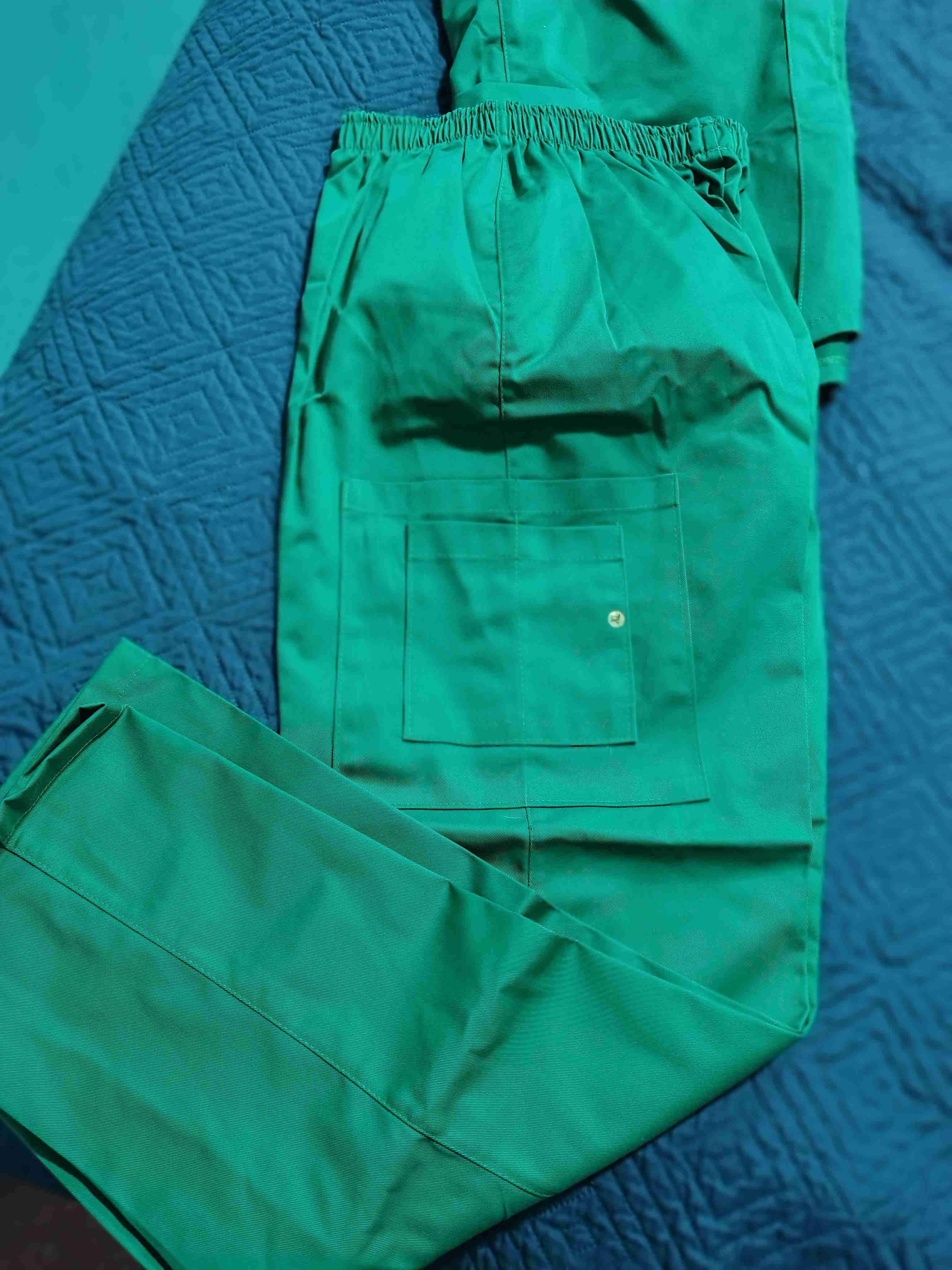Blusa médica azul y verde AIEP - 6