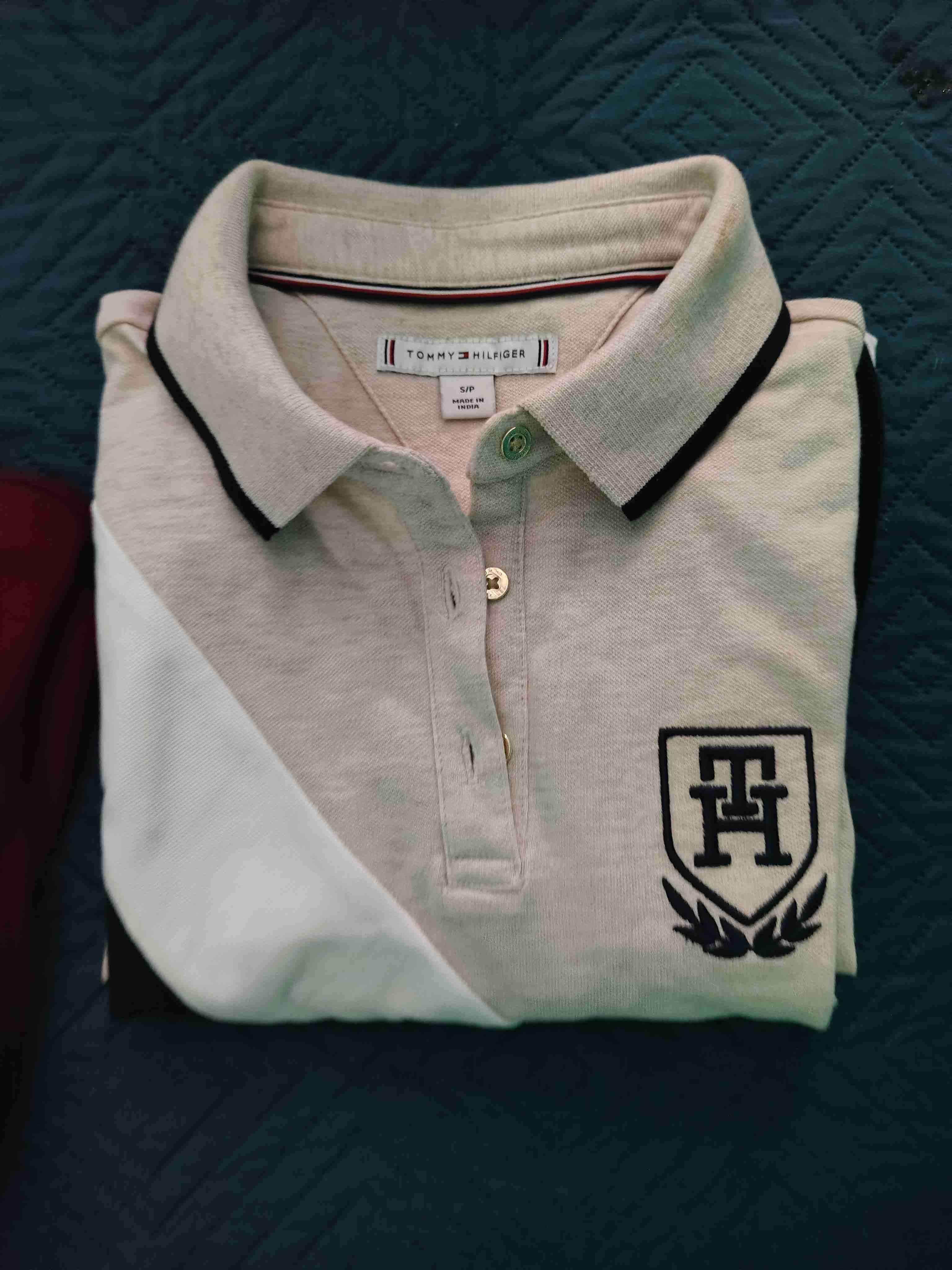 Vestido Tommy Hilfiger beige con diseño - 3