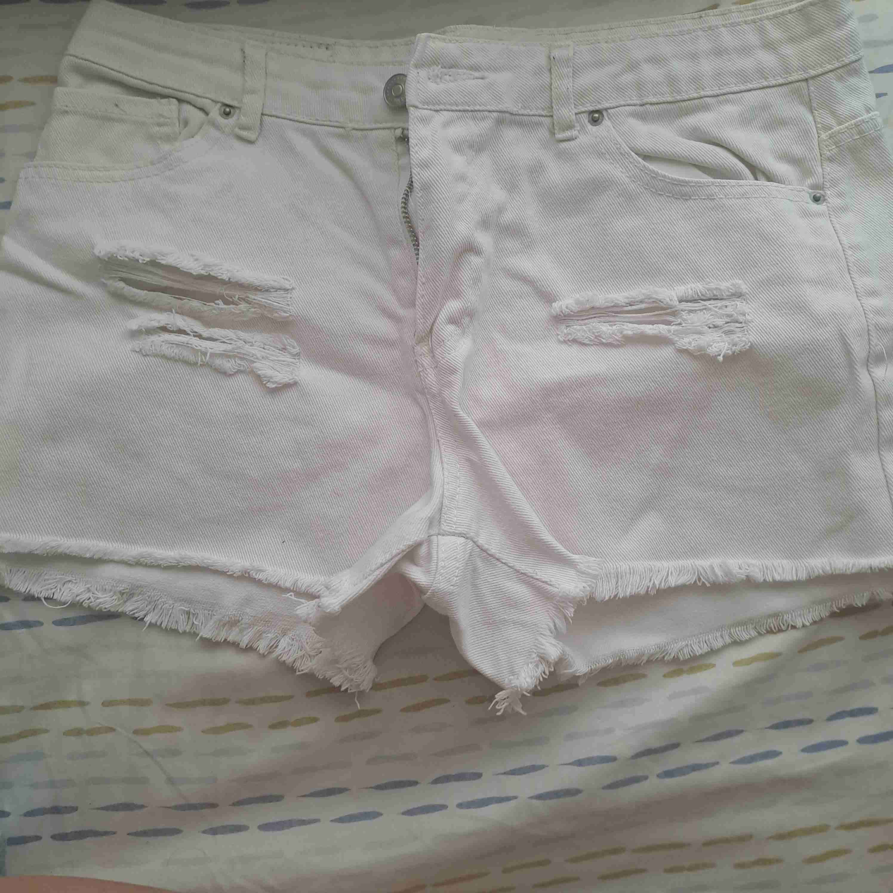 Short blanco con desgastes - miniatura 2