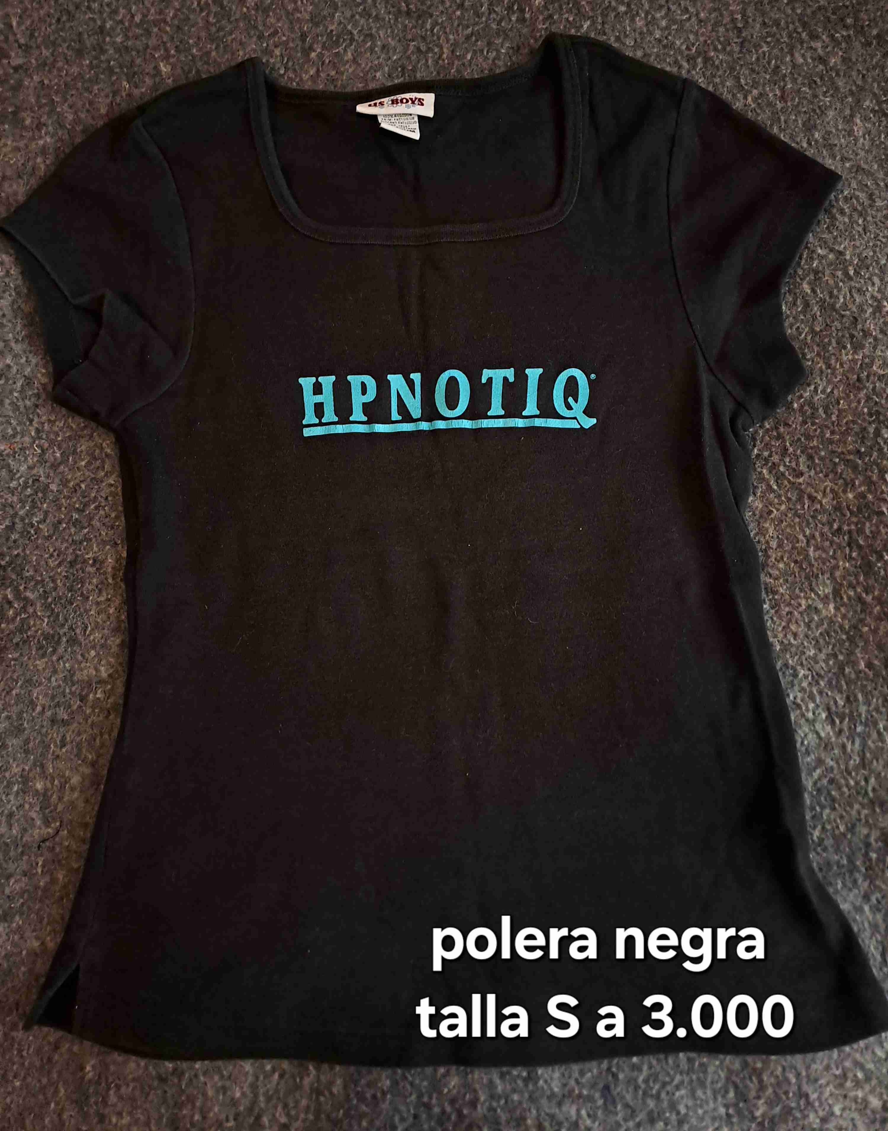 Polera negra HPnotiq