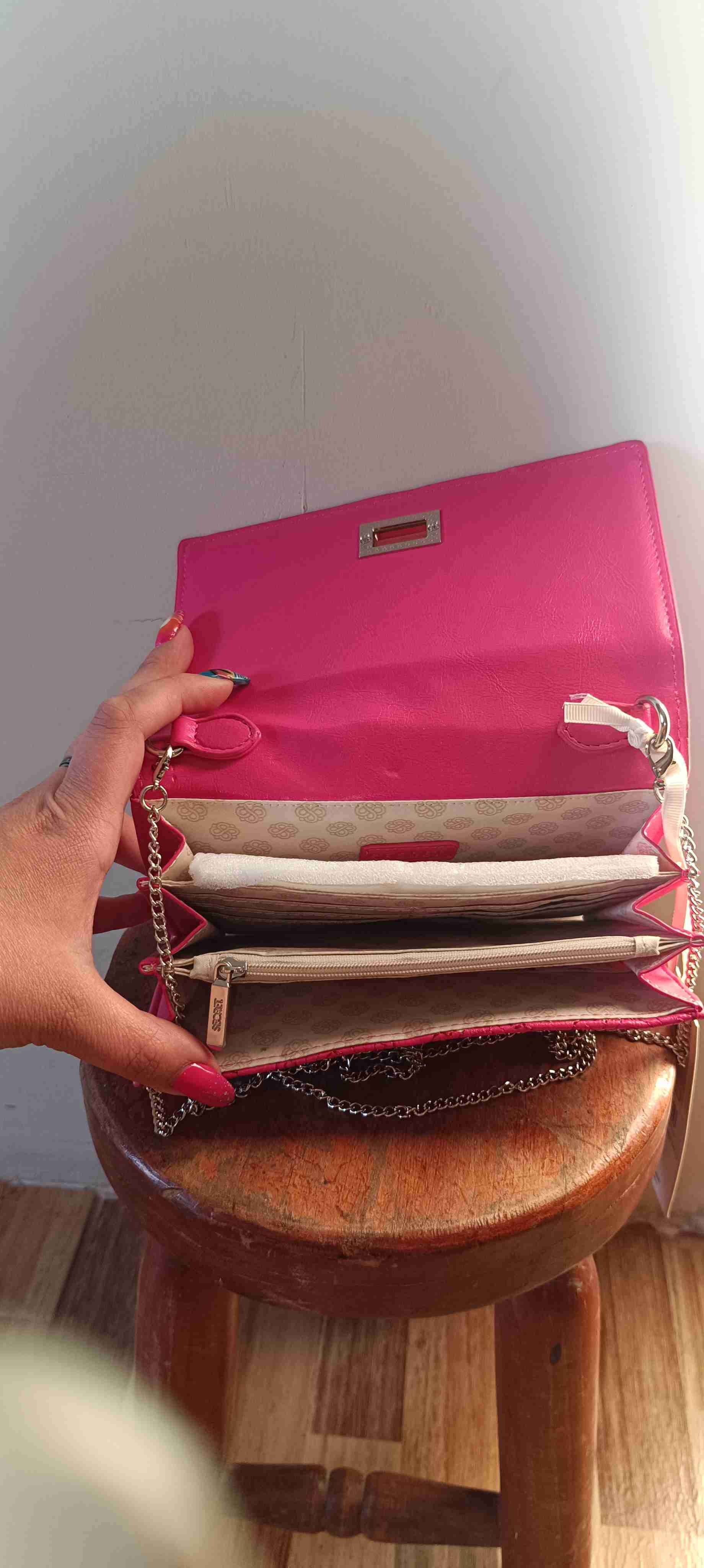 Cartera rosa con cadena - miniatura 2