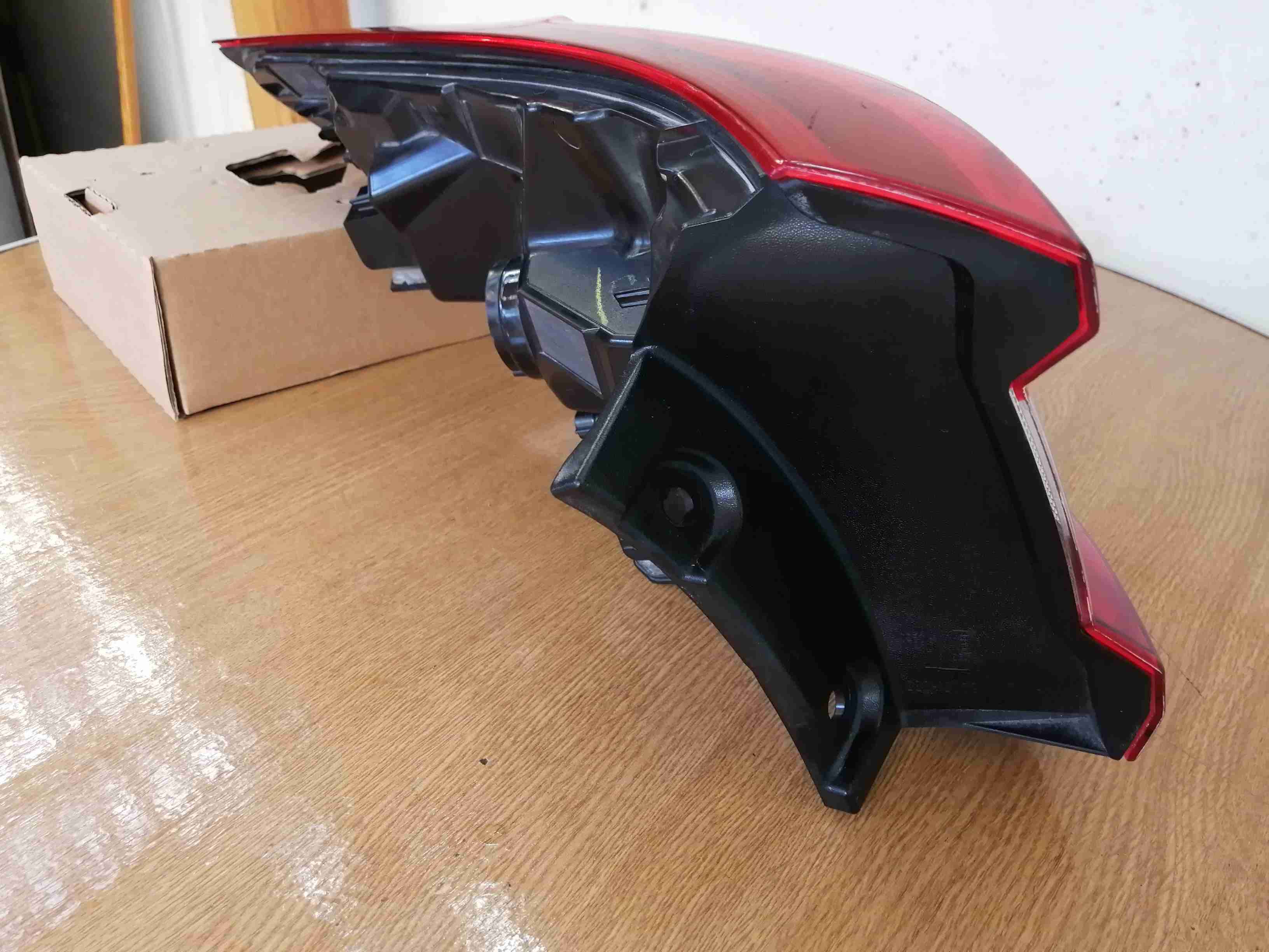 Luz trasera Nissan Qashqai 2022 excelente - miniatura 4