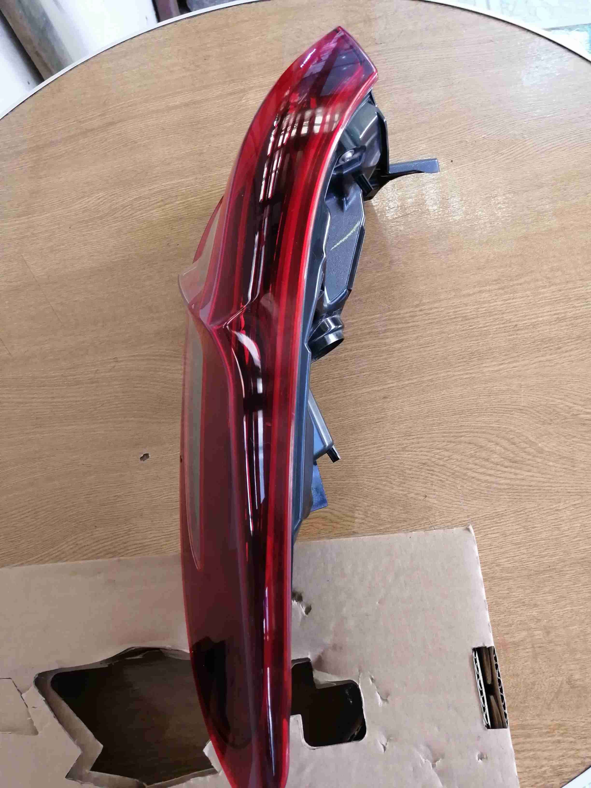 Luz trasera Nissan Qashqai 2022 excelente - miniatura 5