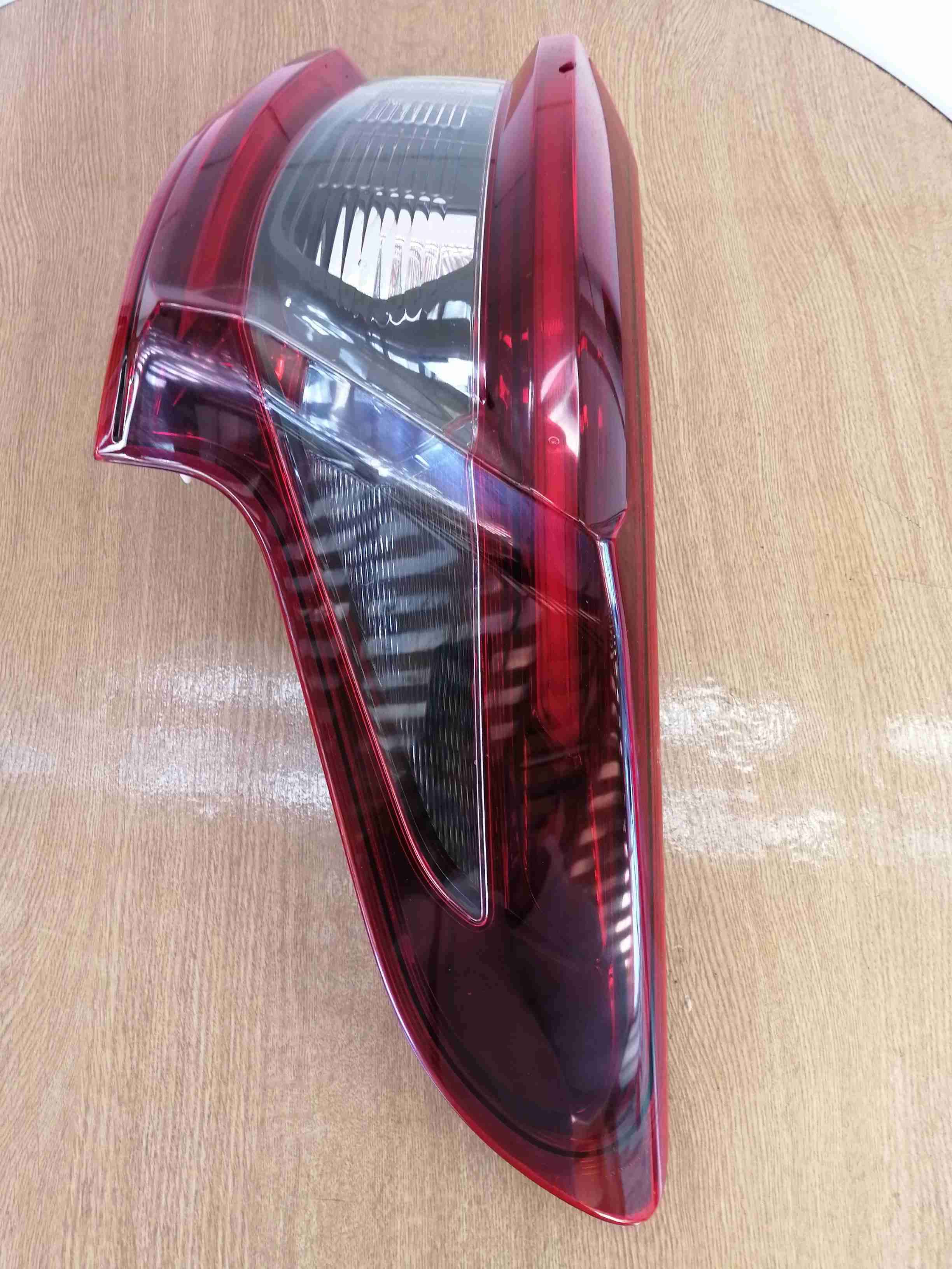 Luz trasera Nissan Qashqai 2022 excelente - miniatura 6