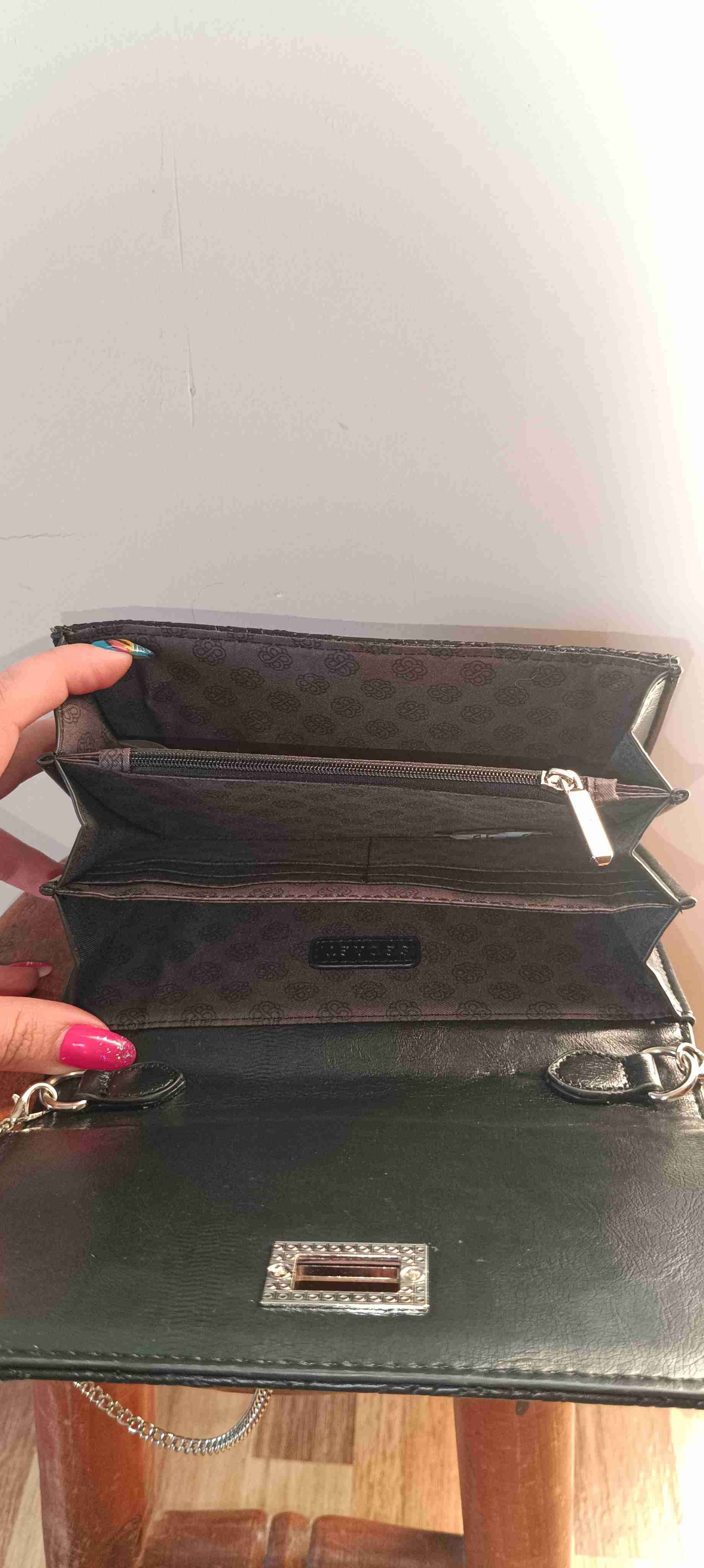 Cartera negra con cadena - miniatura 2